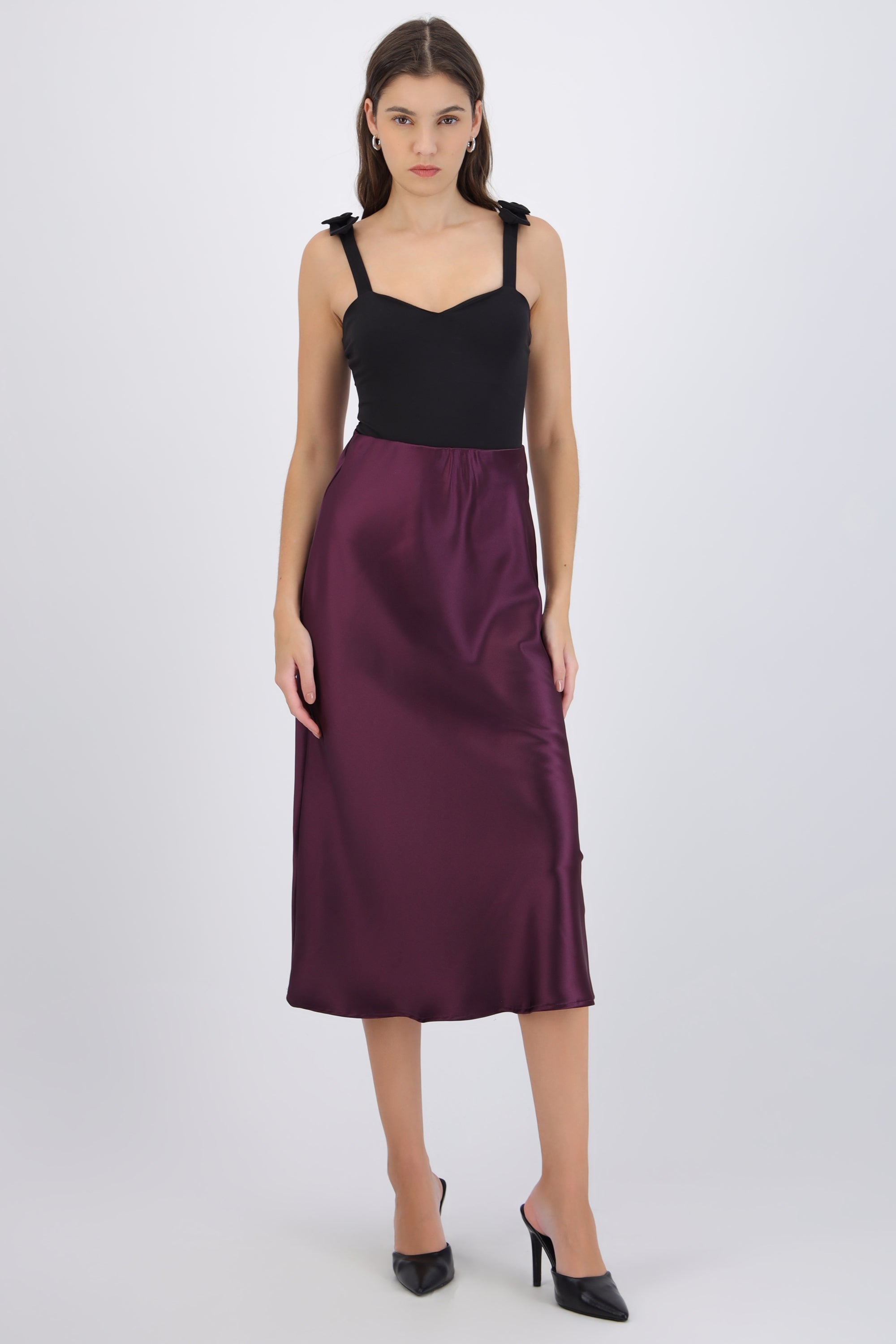 Falda midi satinada lisa