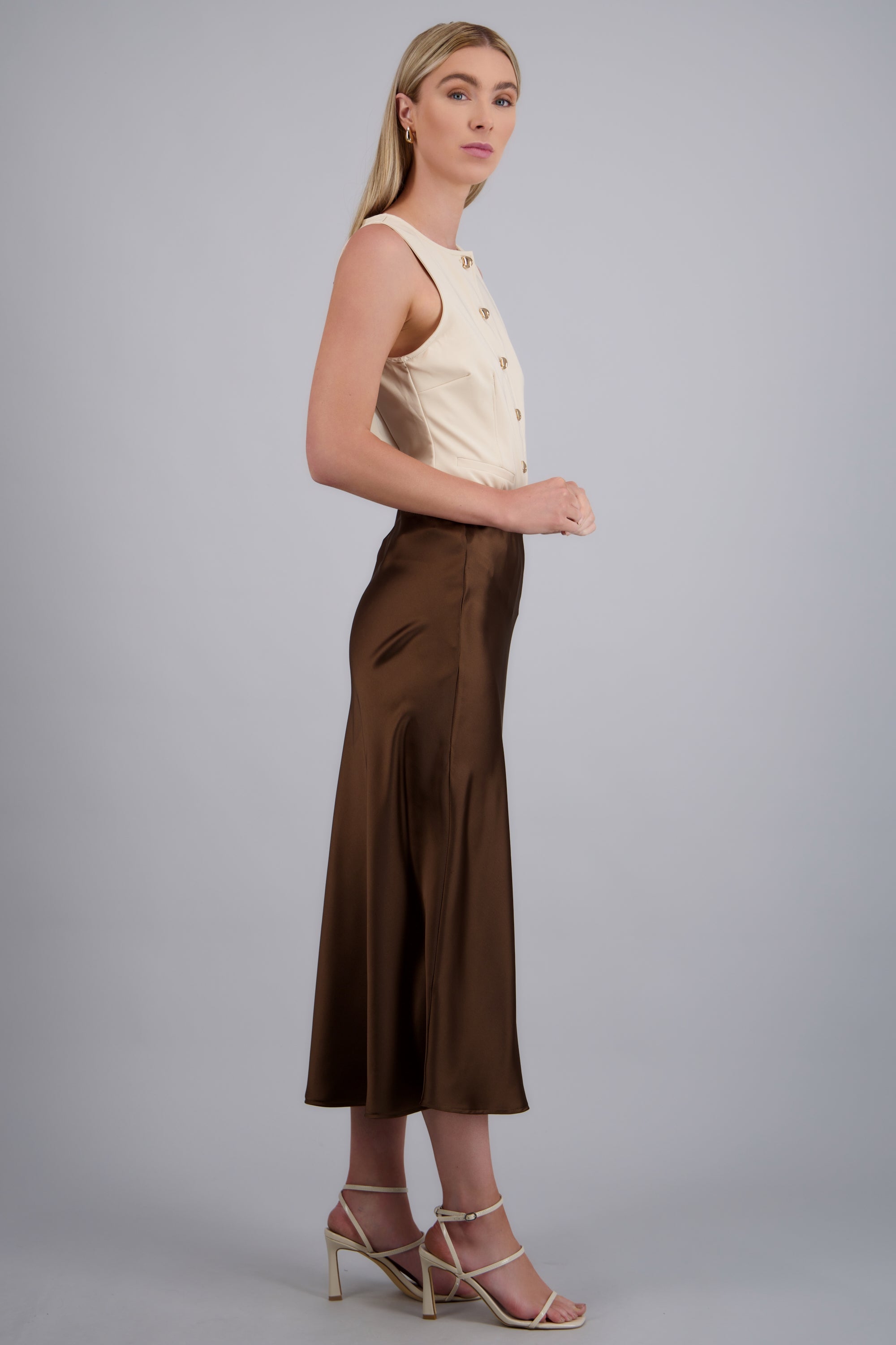 Falda midi satinada lisa CHOCOLATE