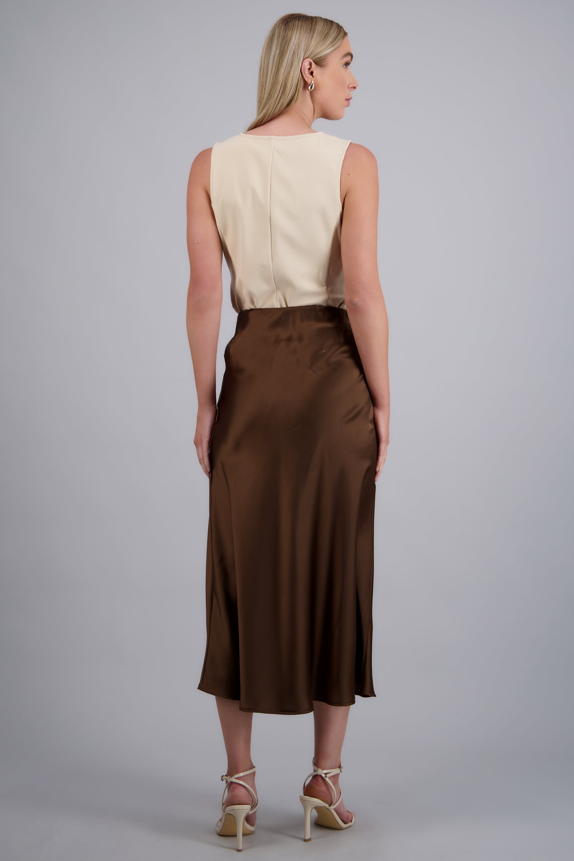 Falda midi satinada lisa CHOCOLATE