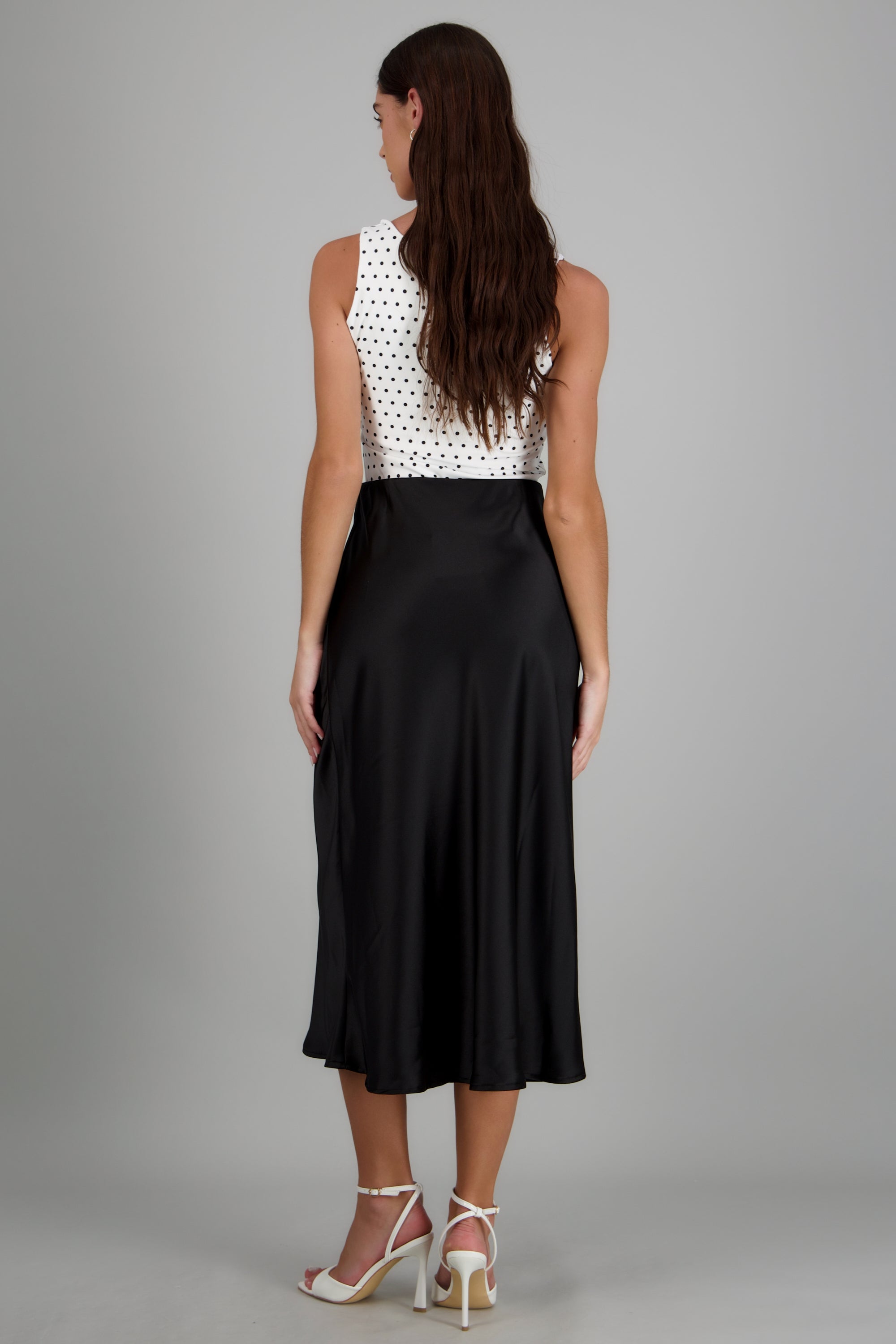 Falda midi satinada lisa NEGRO