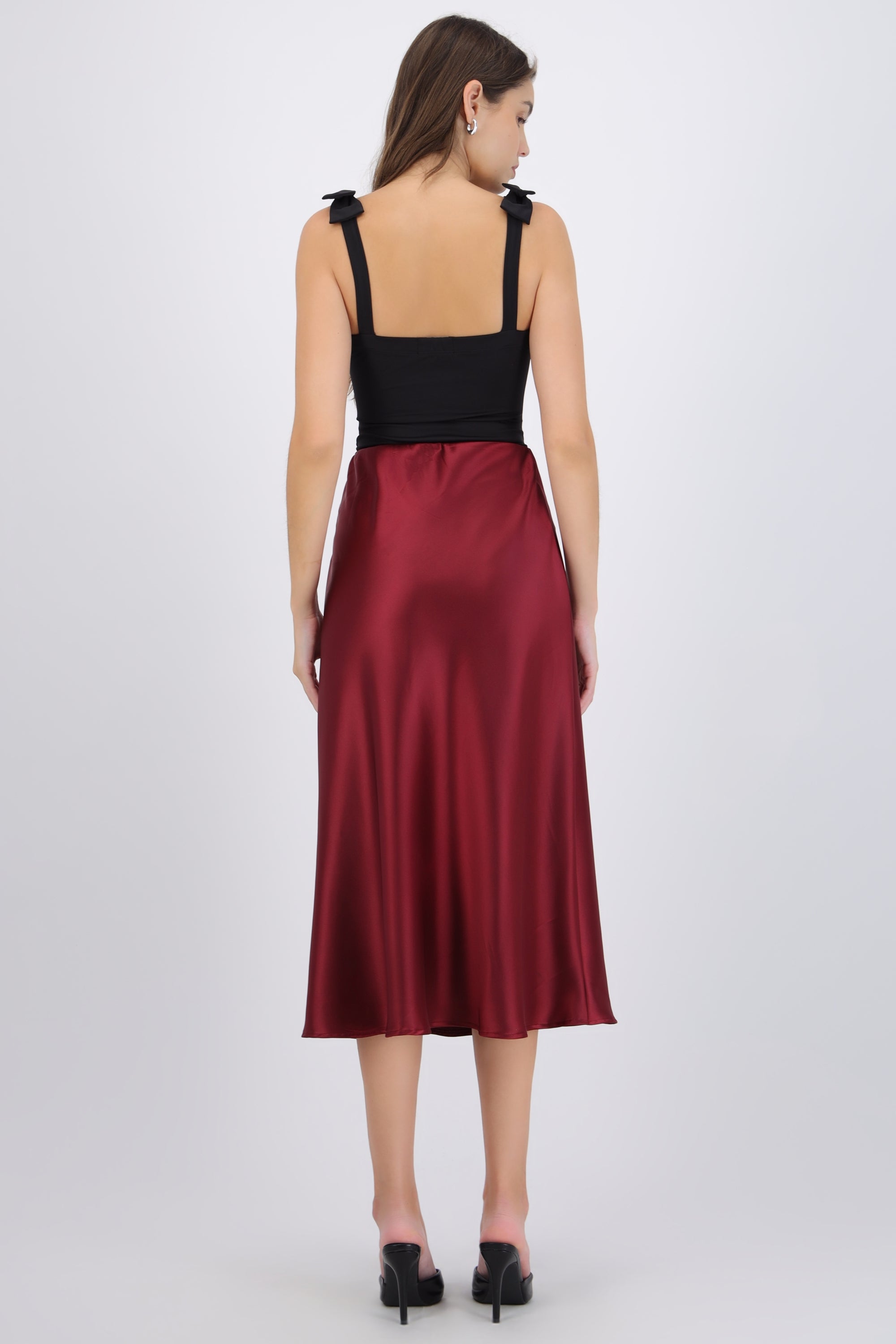 Falda midi satinada lisa