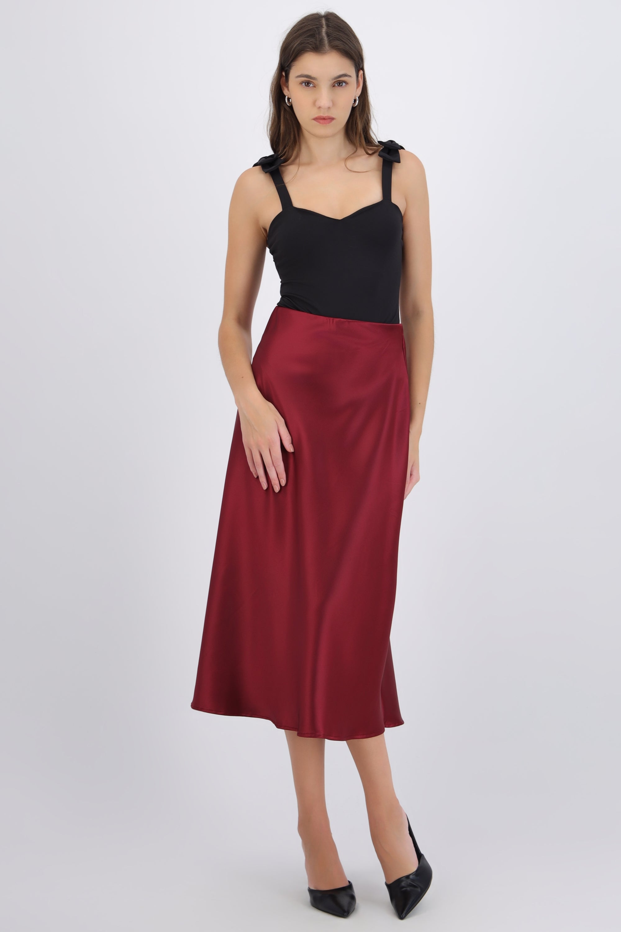 Falda midi satinada lisa