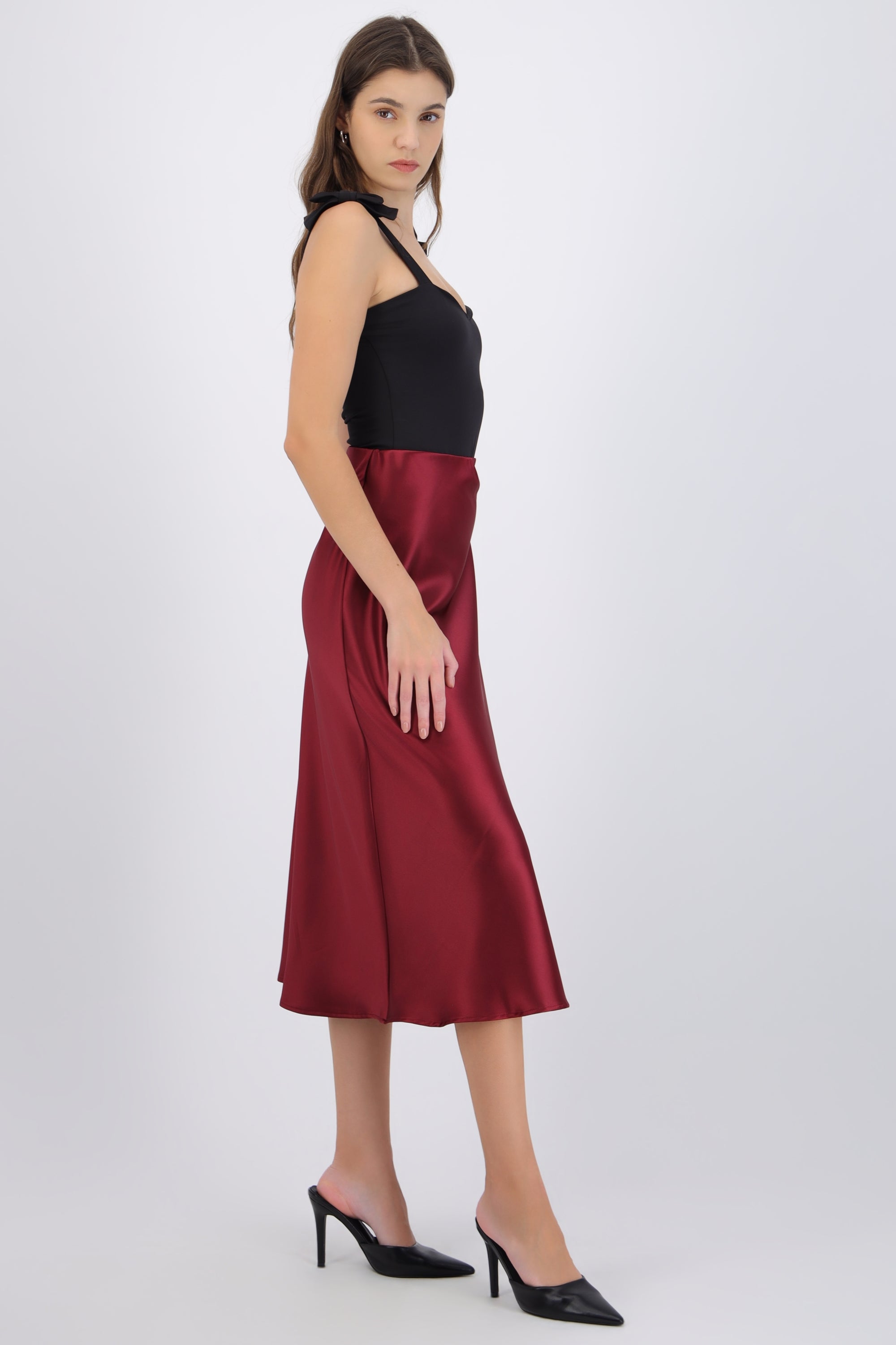 Falda midi satinada lisa