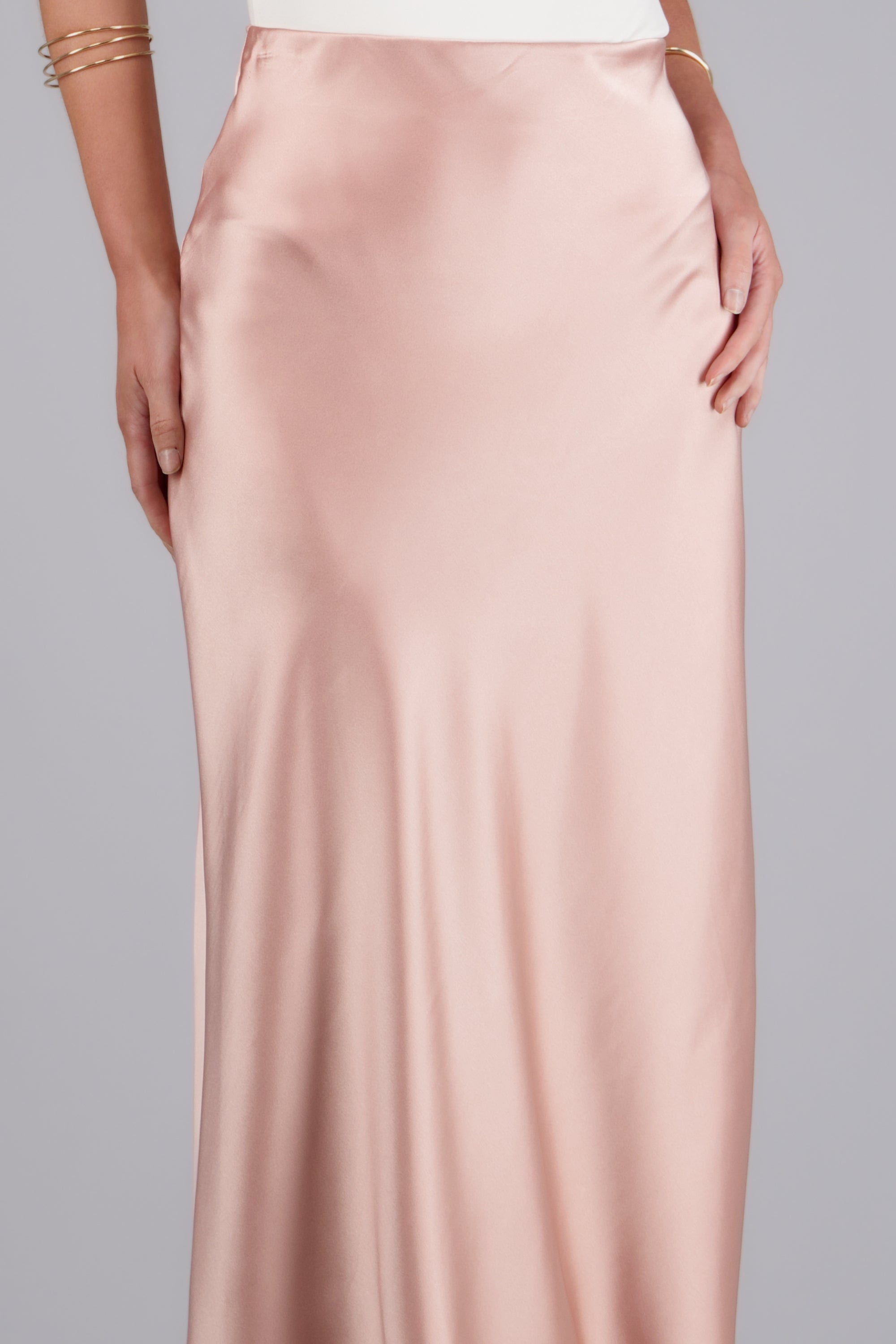 Falda midi satinada lisa ROSA PASTEL