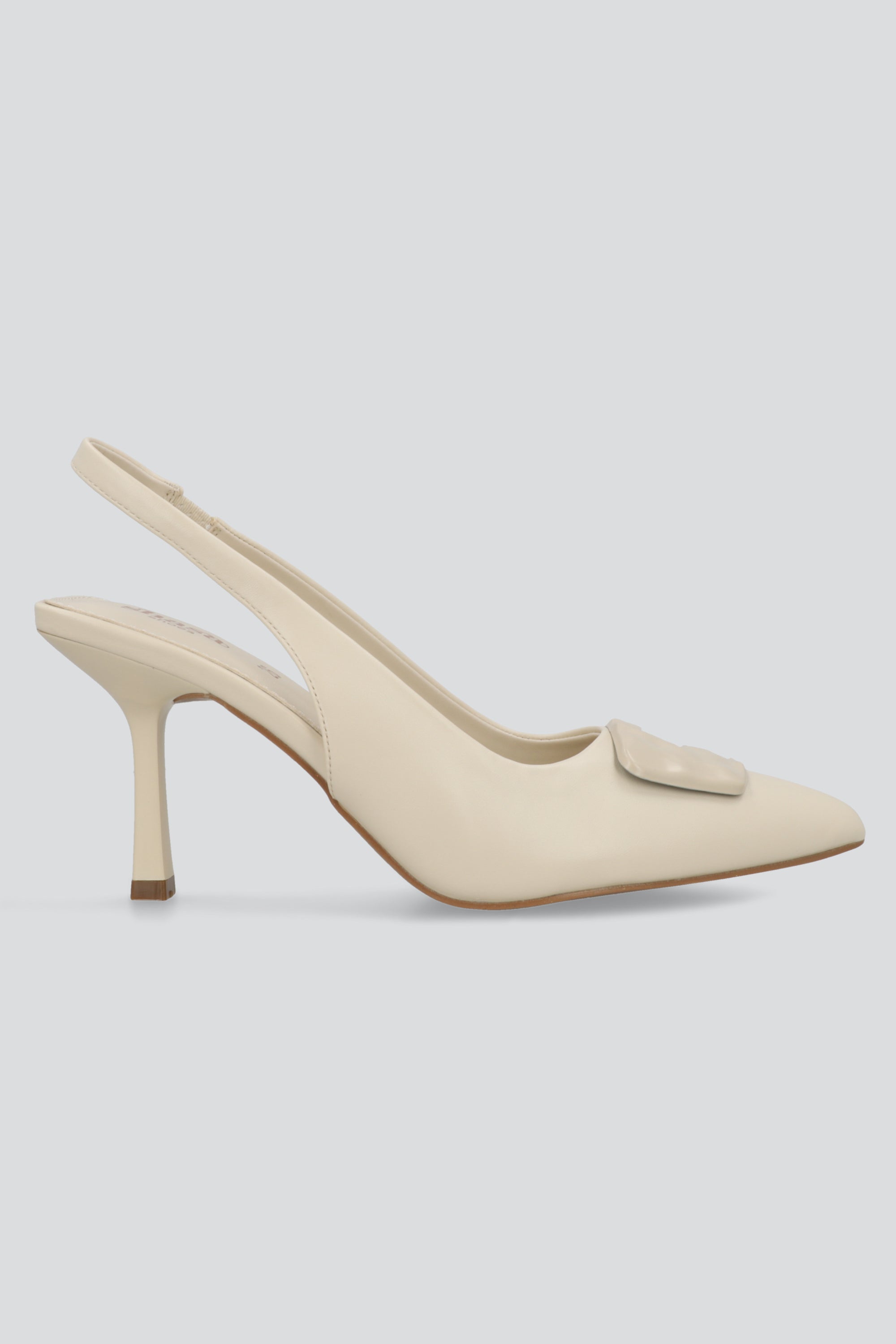 Tacon pointy hebilla sling back HUESO