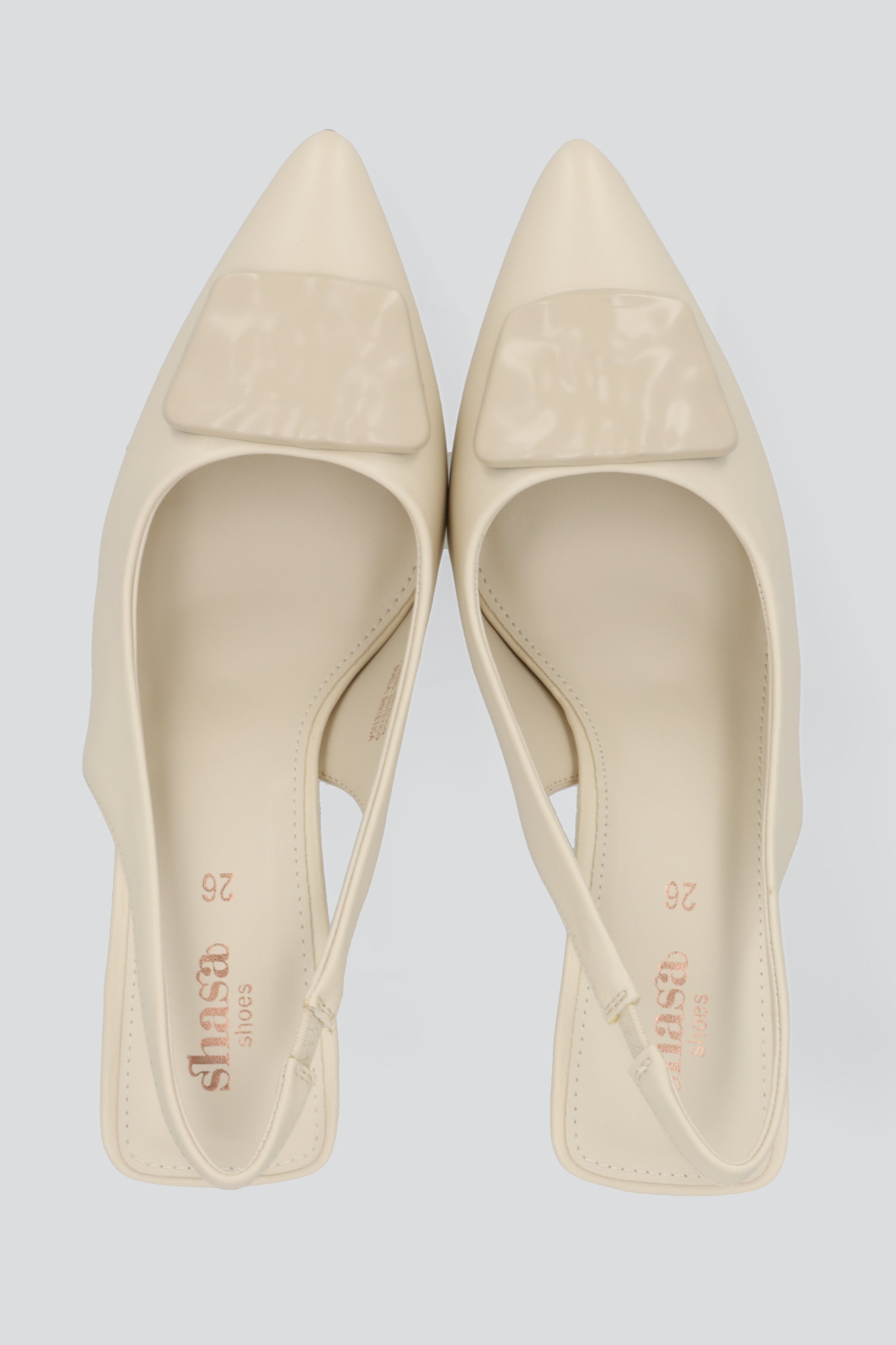 Tacon pointy hebilla sling back HUESO
