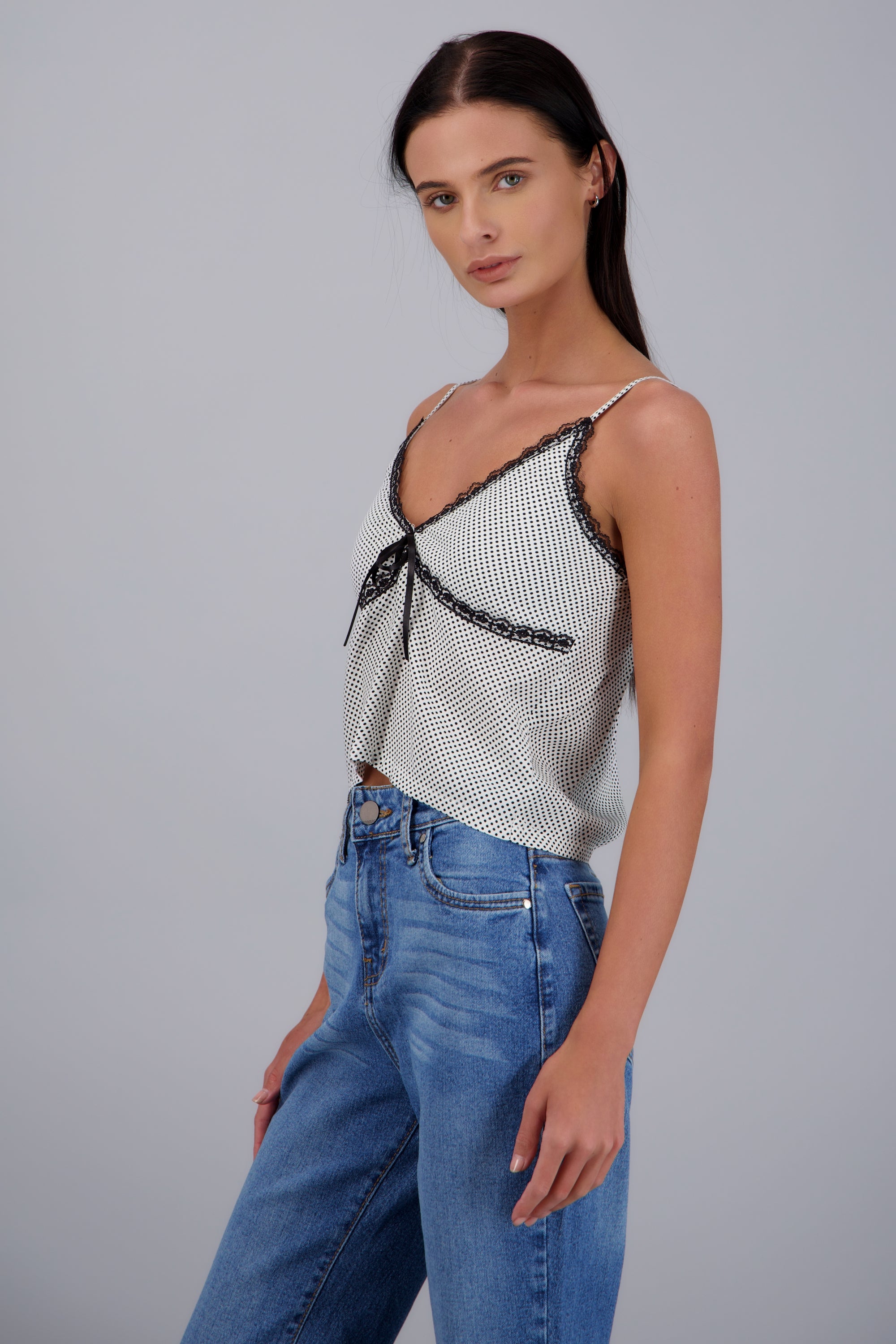 Top corto detalle encaje BLANCO COMBO