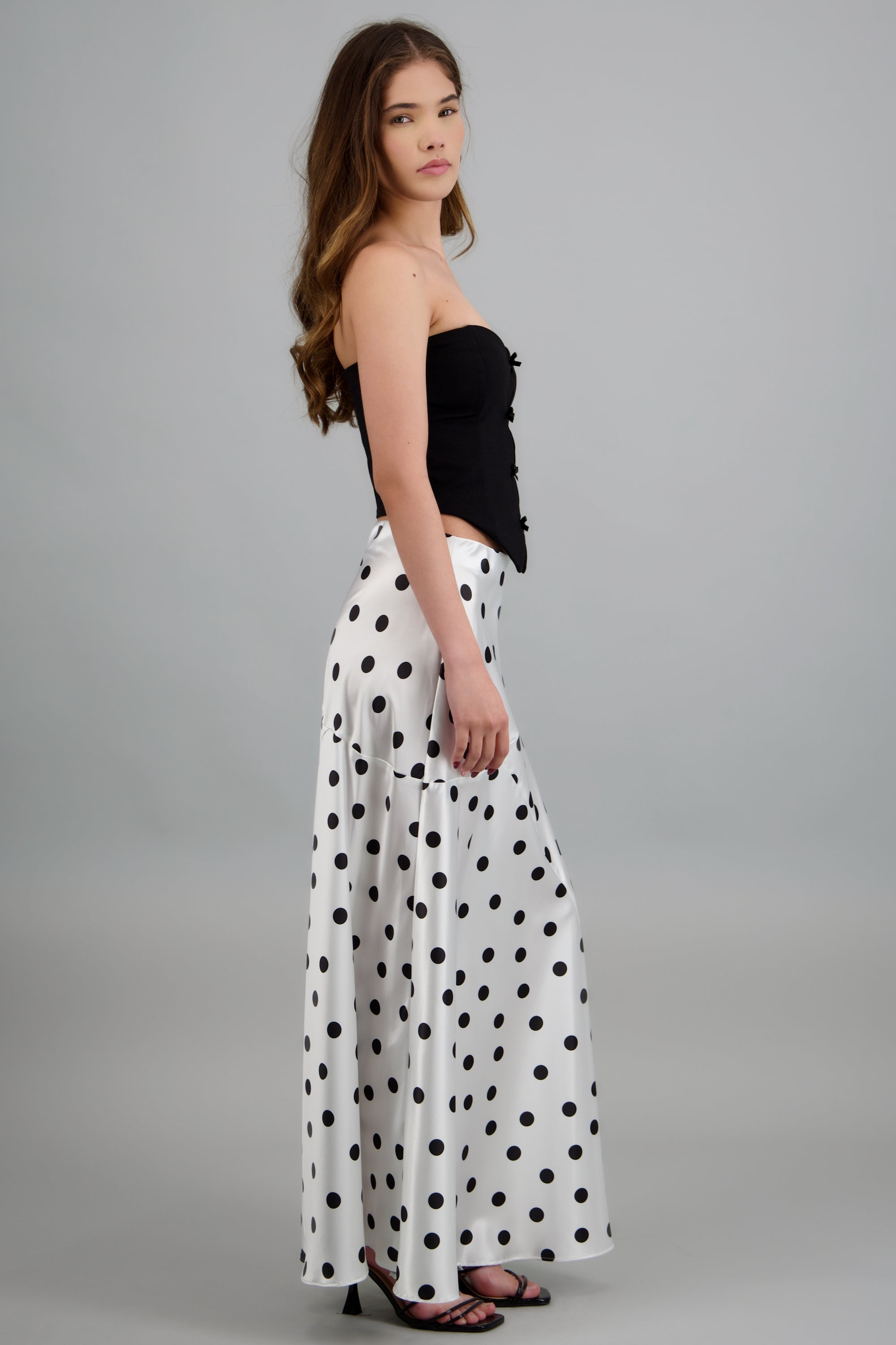 Falda midi de satin polka dots BLANCO COMBO