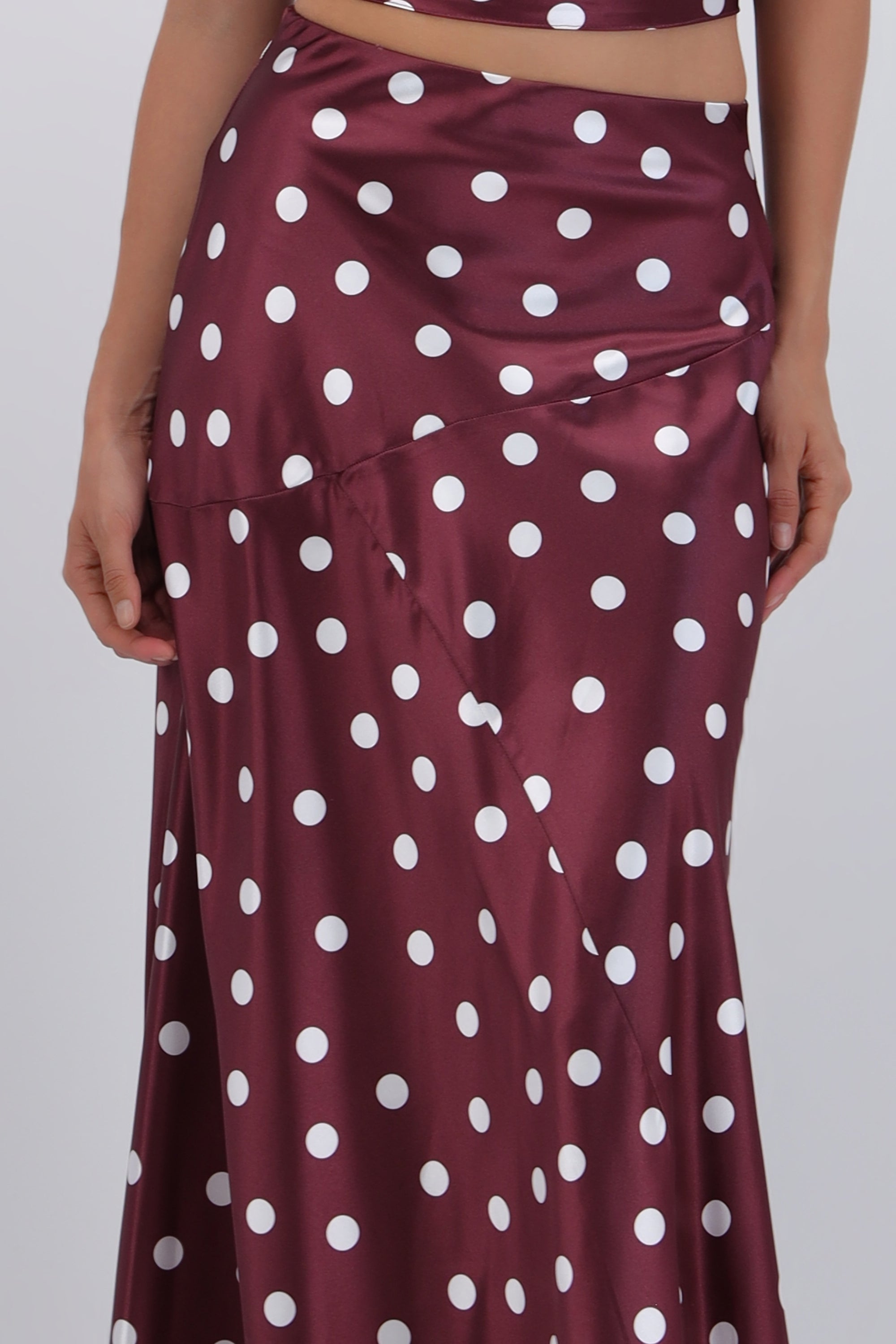 Falda midi de satin polka dots