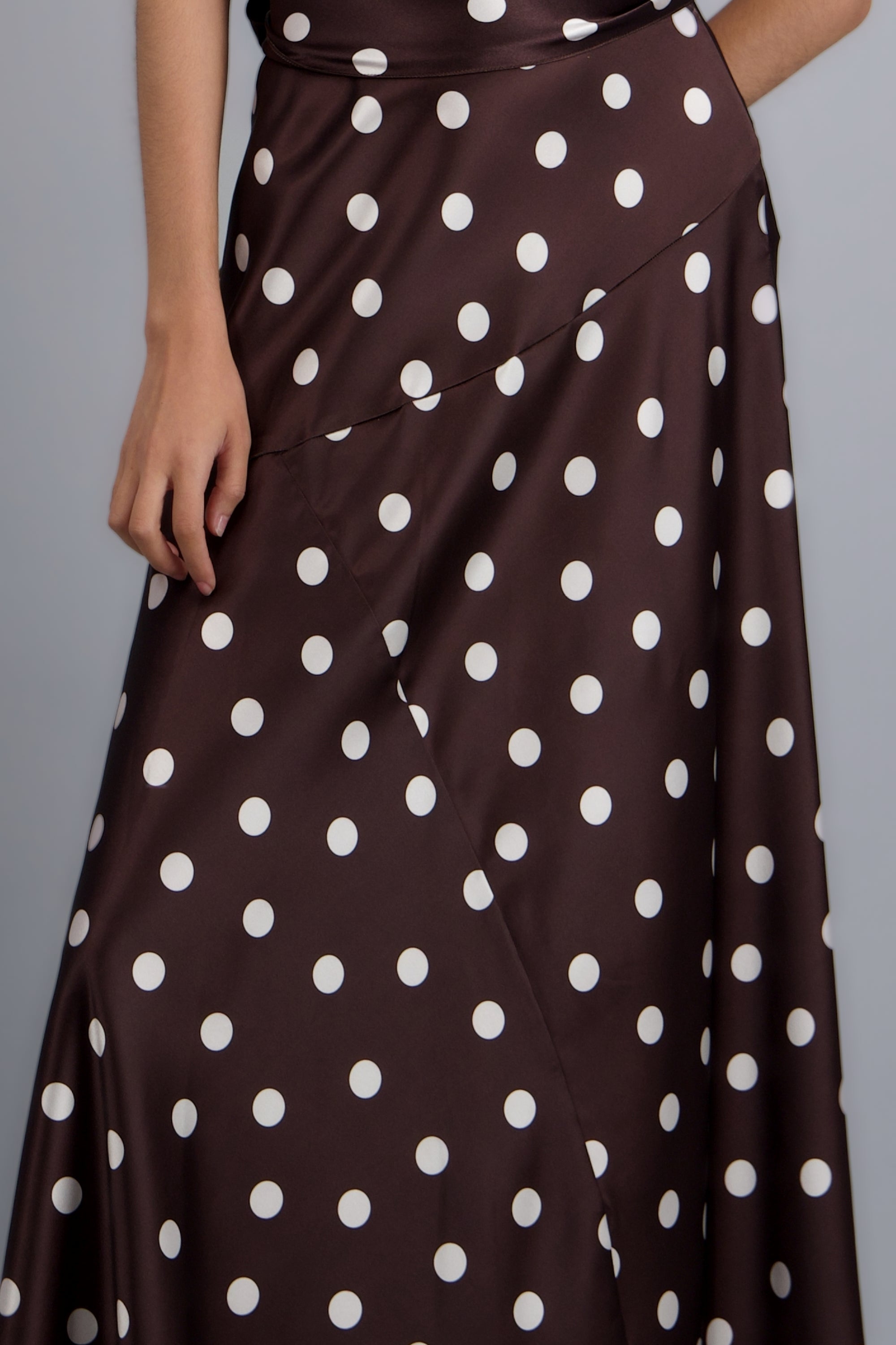Falda midi de satin polka dots CAFE COMBO