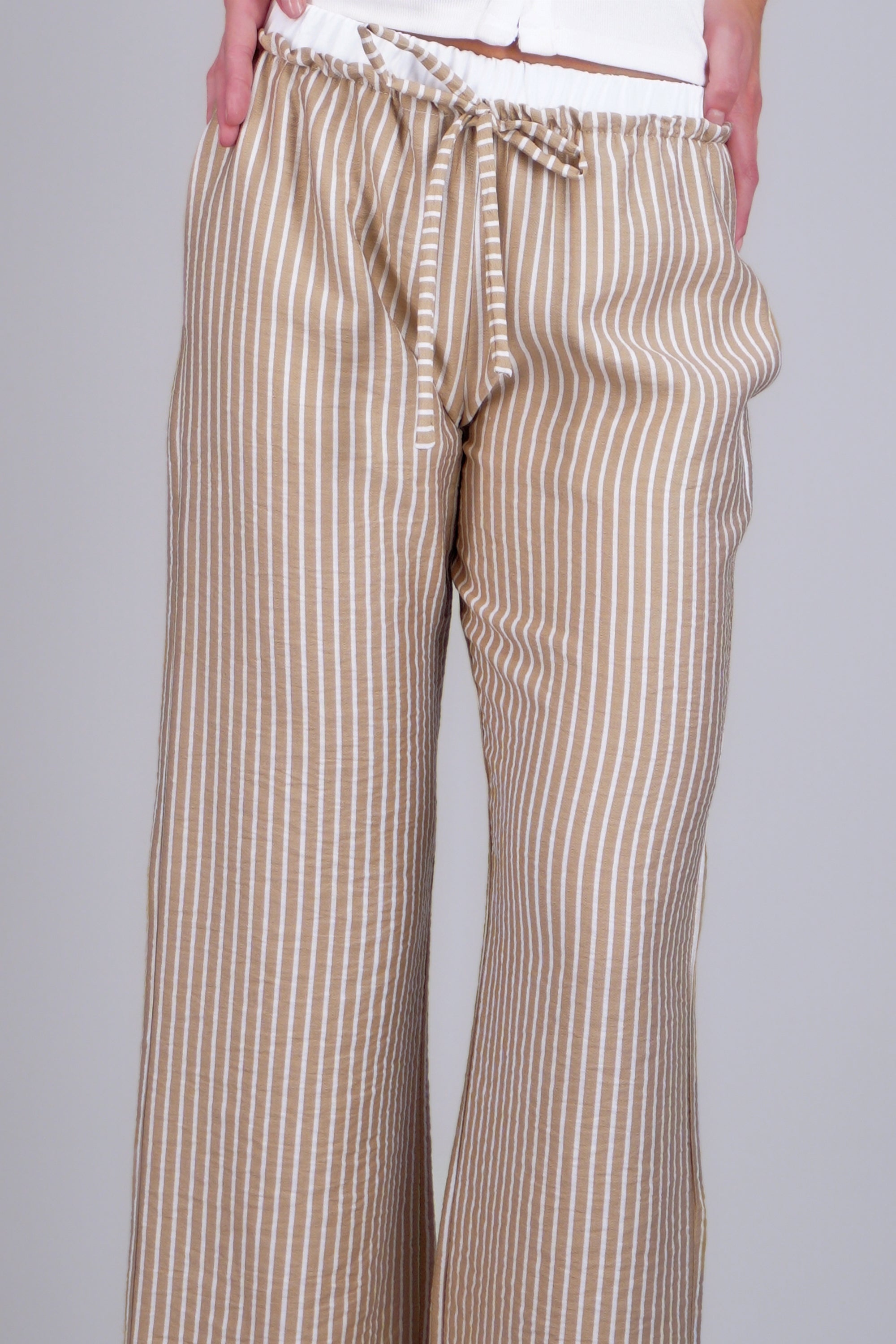 Pantalon de rayas pretina con contraste KHAKI COMBO