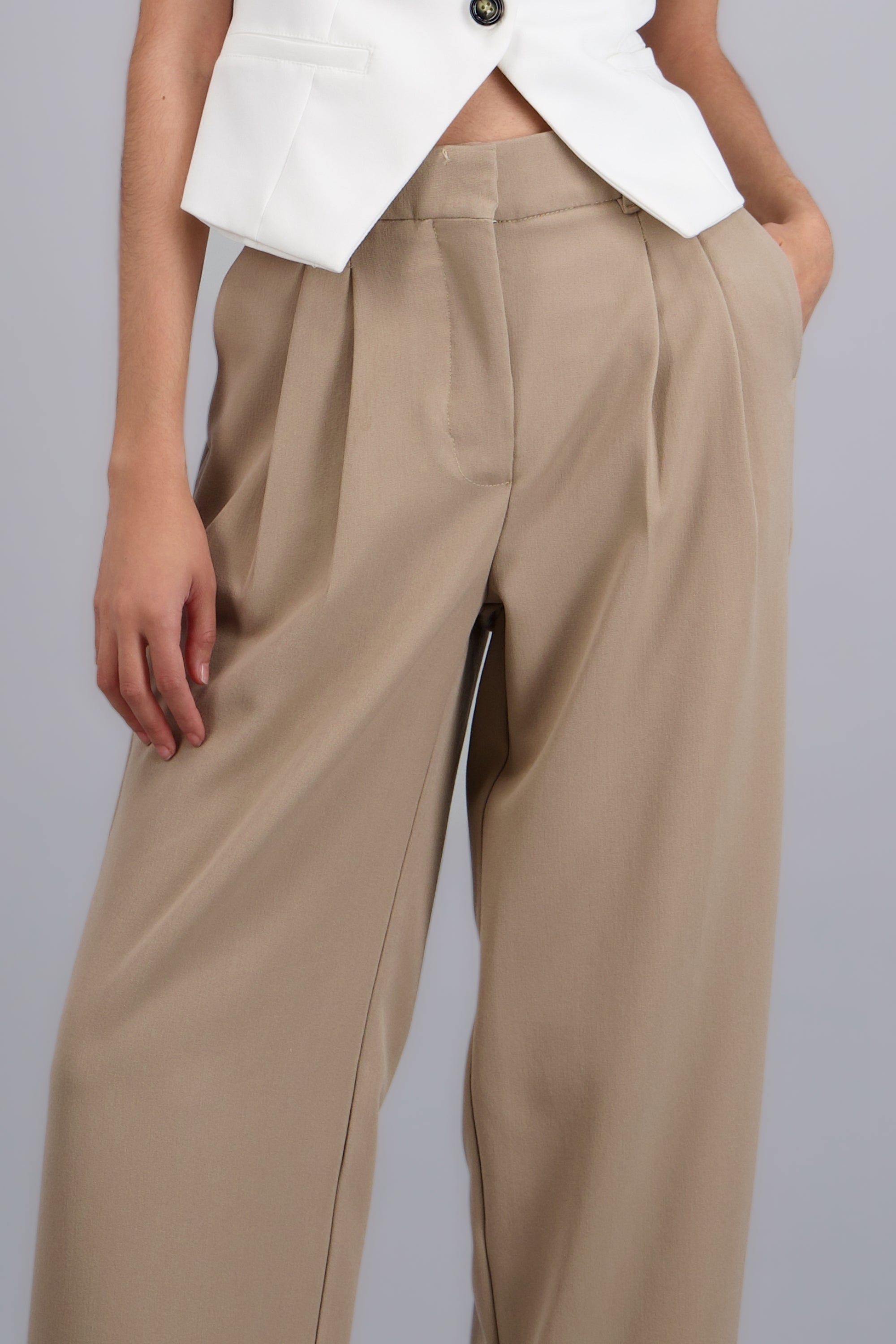 Pantalon sastre effortless con pinzas BEIGE