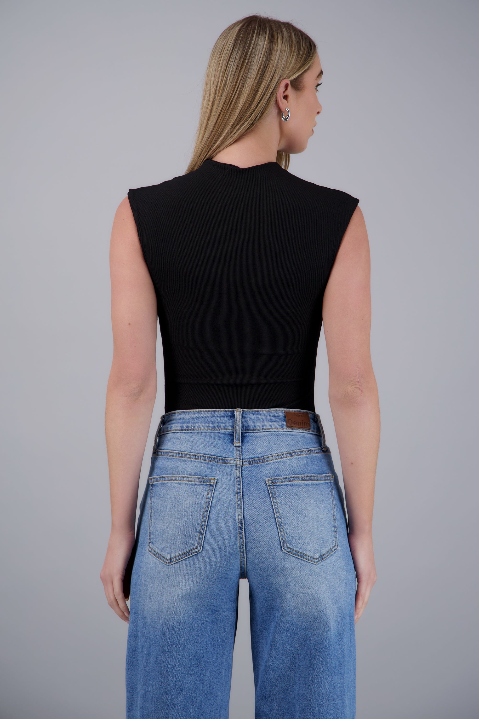 Bodysuit rib sin mangas cuello redondo NEGRO