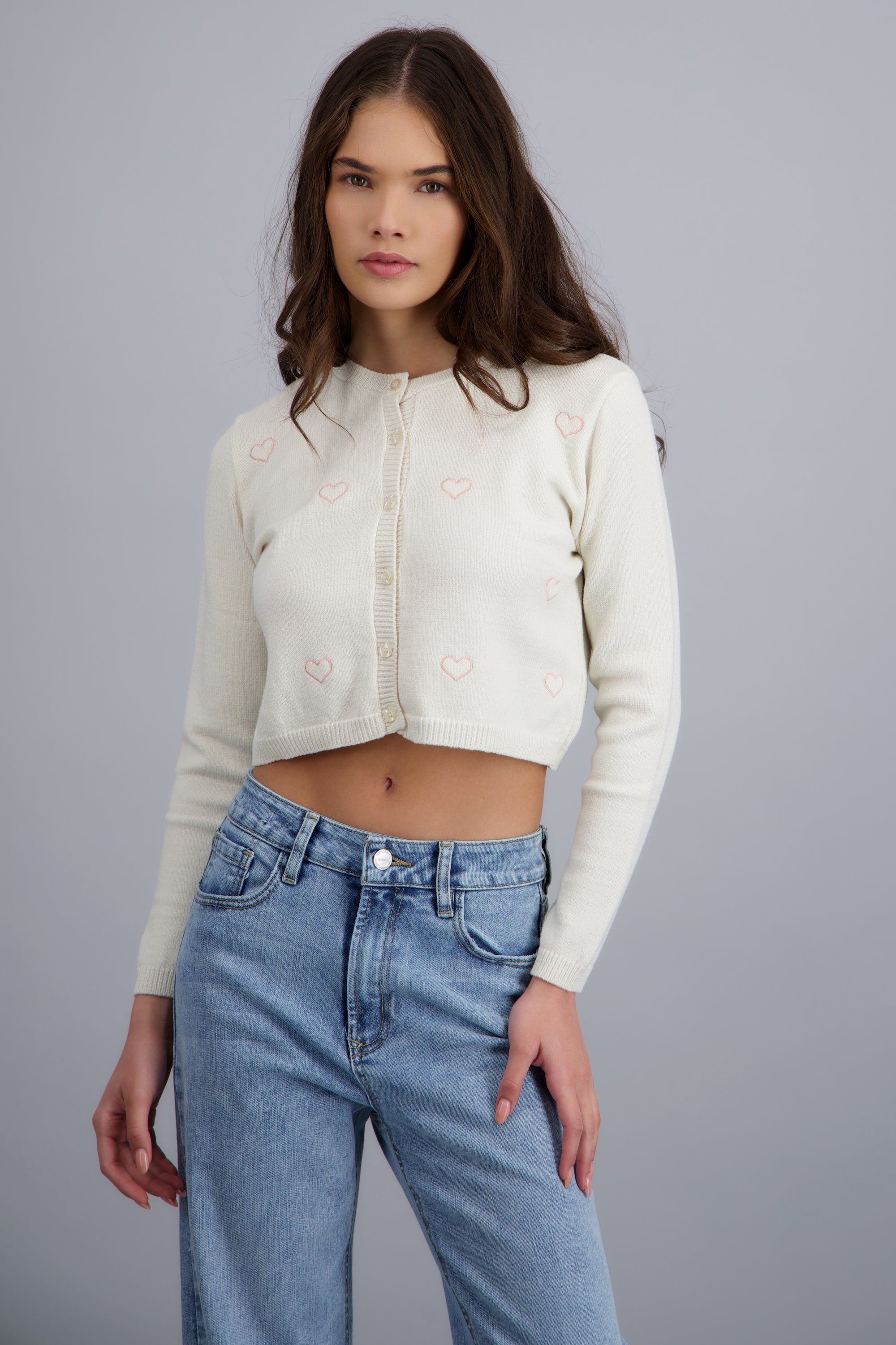 Cardigan detalle bordado corazones HUESO