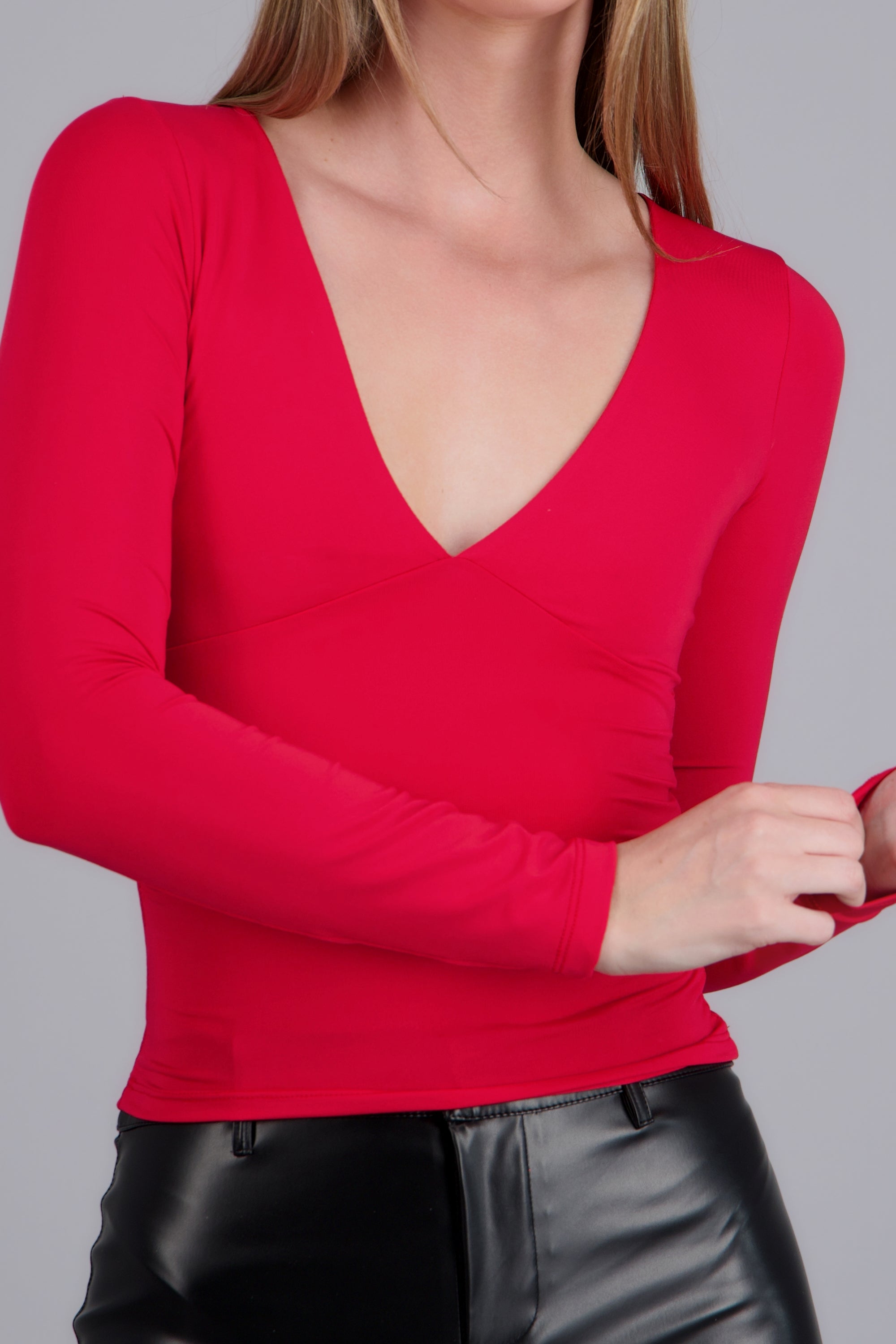 Top manga larga escote v ROJO