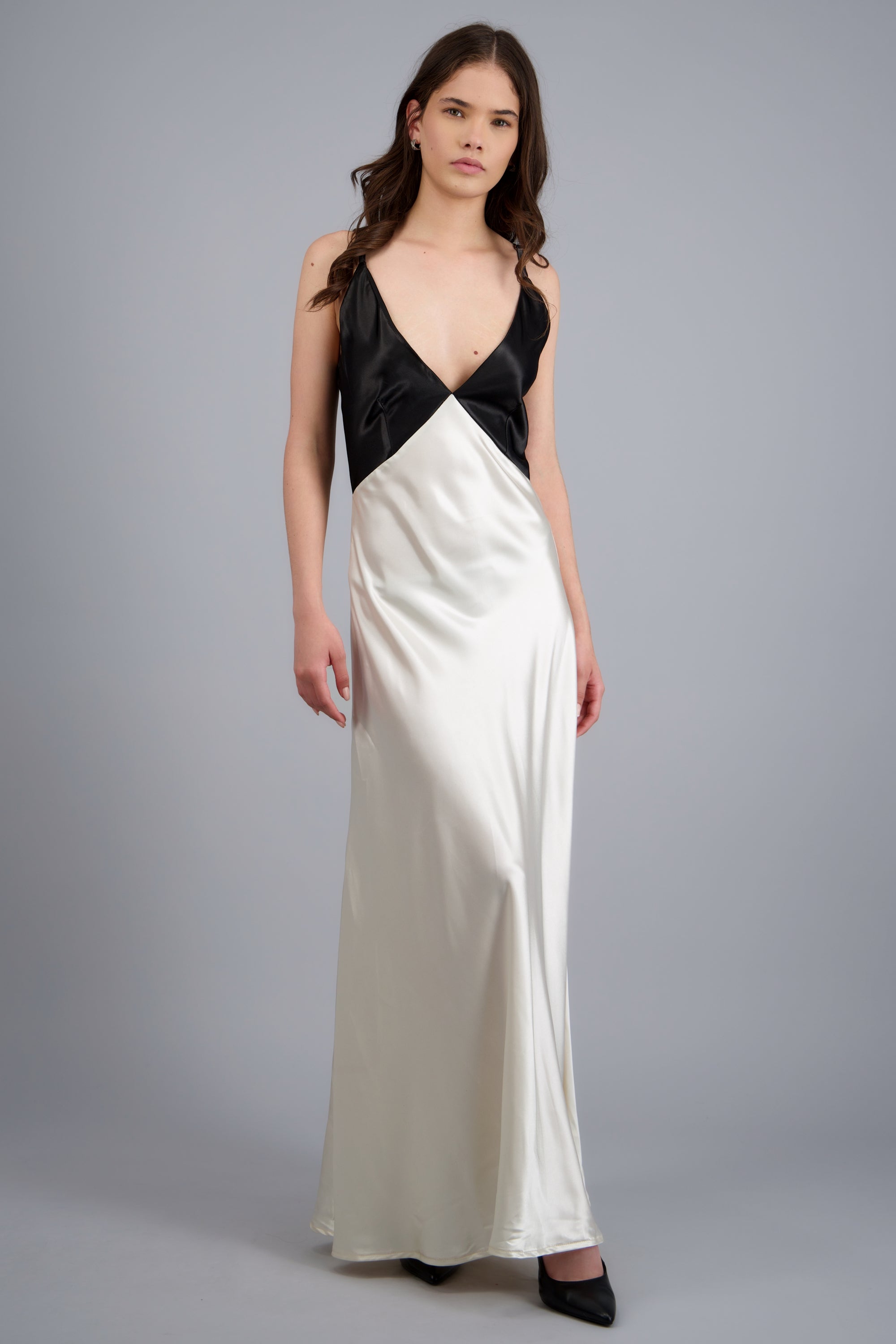 Vestido maxi de satin con contraste HUESO COMBO