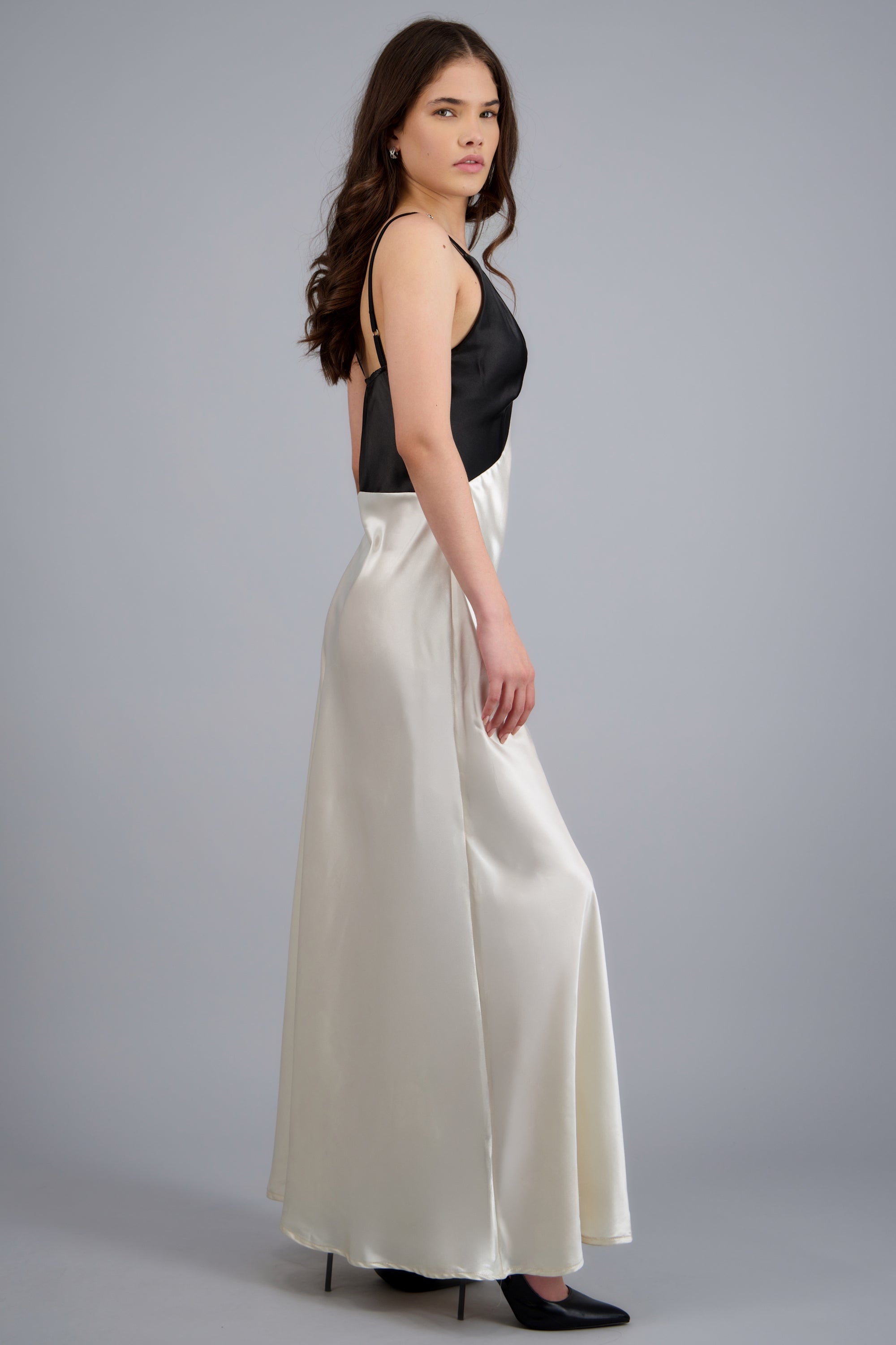 Vestido maxi de satin con contraste HUESO COMBO