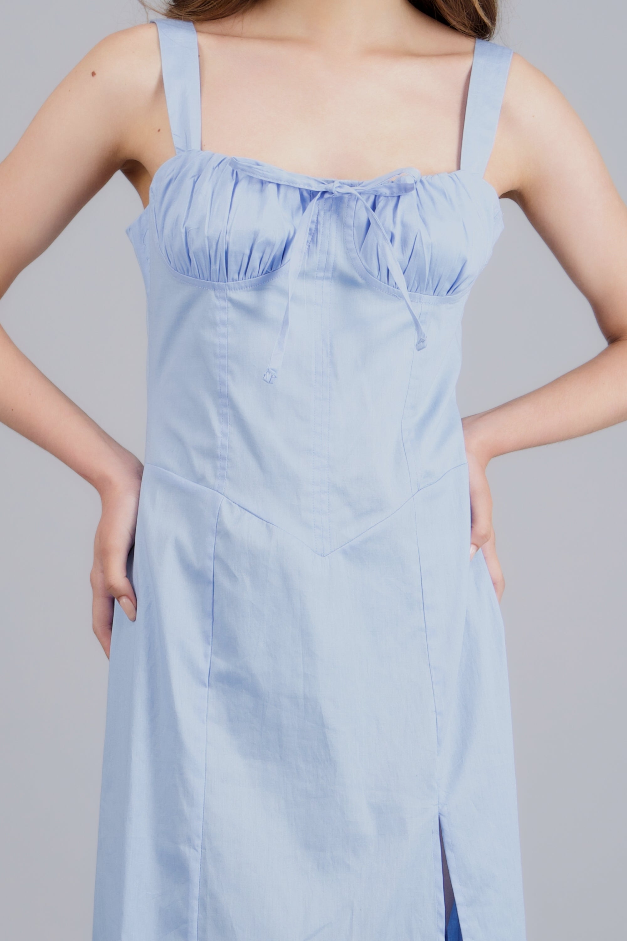 VESTIDO MIDI PLISADO COPAS AZUL CIELO