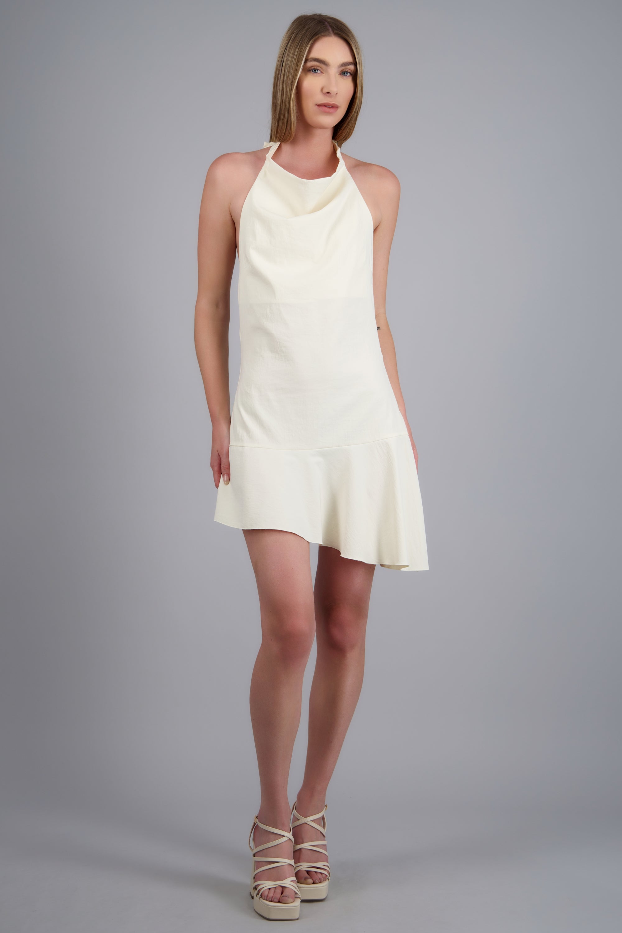 Vestido mini halter liso CREMA