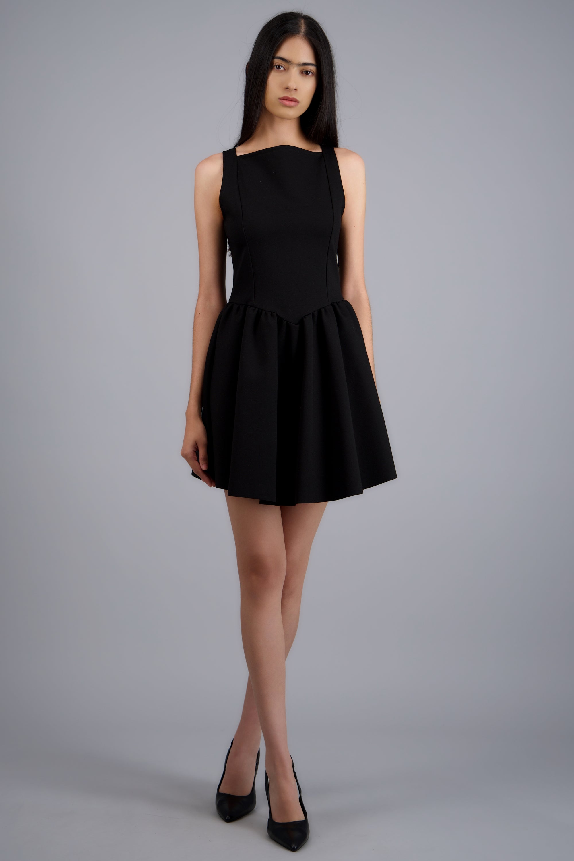 Vestido mini cortes detalle peplum NEGRO