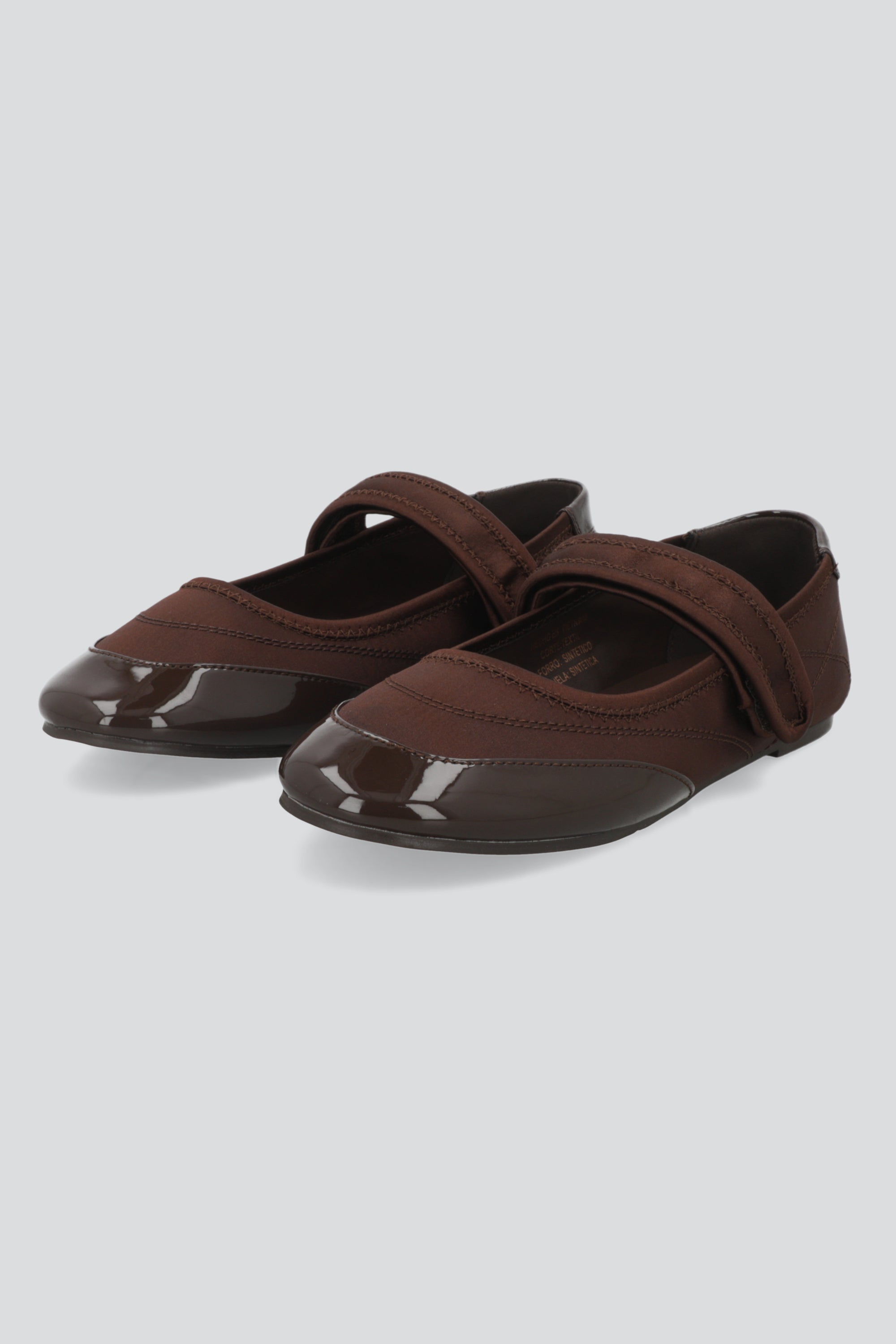 Tenis flat contraste satin y charol CAFE