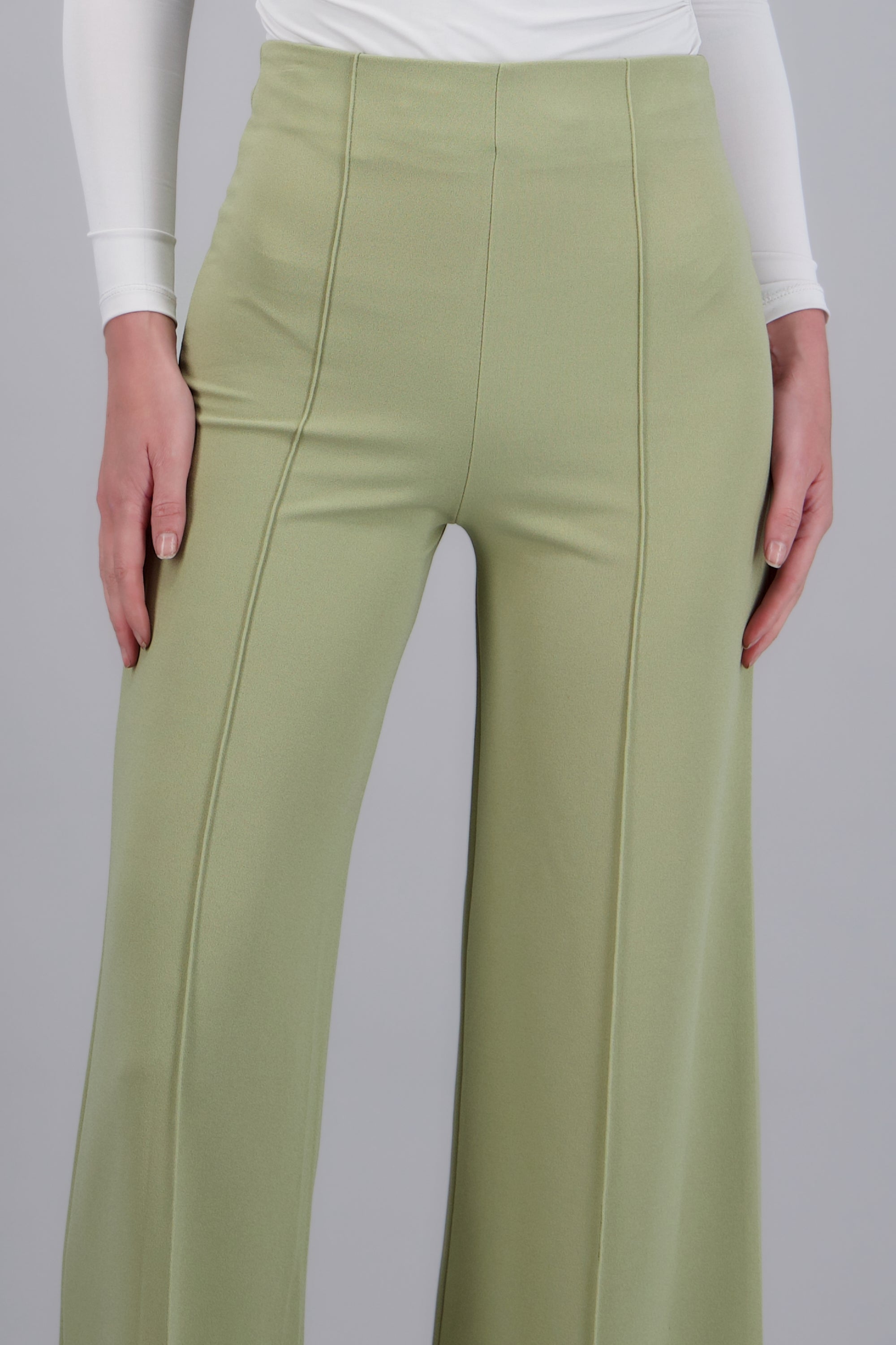 GRASS GREEN