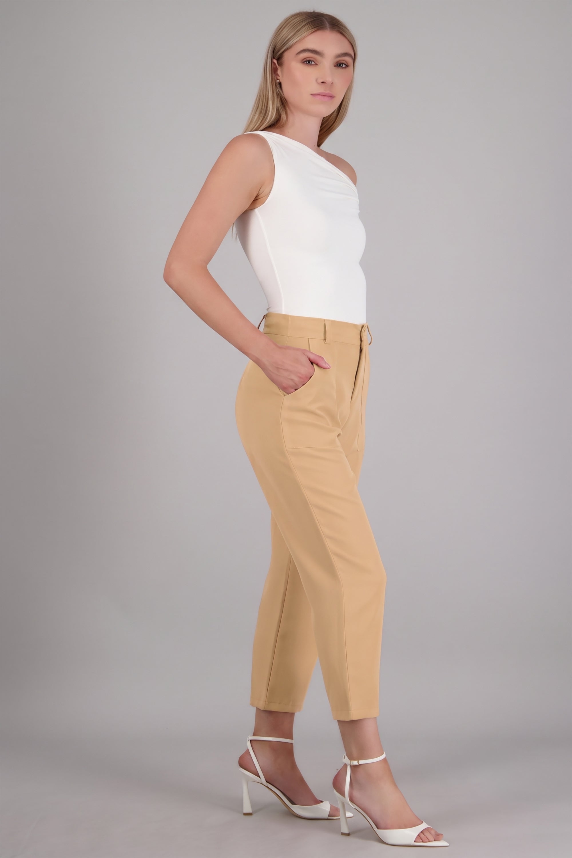 Pantalón Cintura Alta Capri Bolsas TAUPE