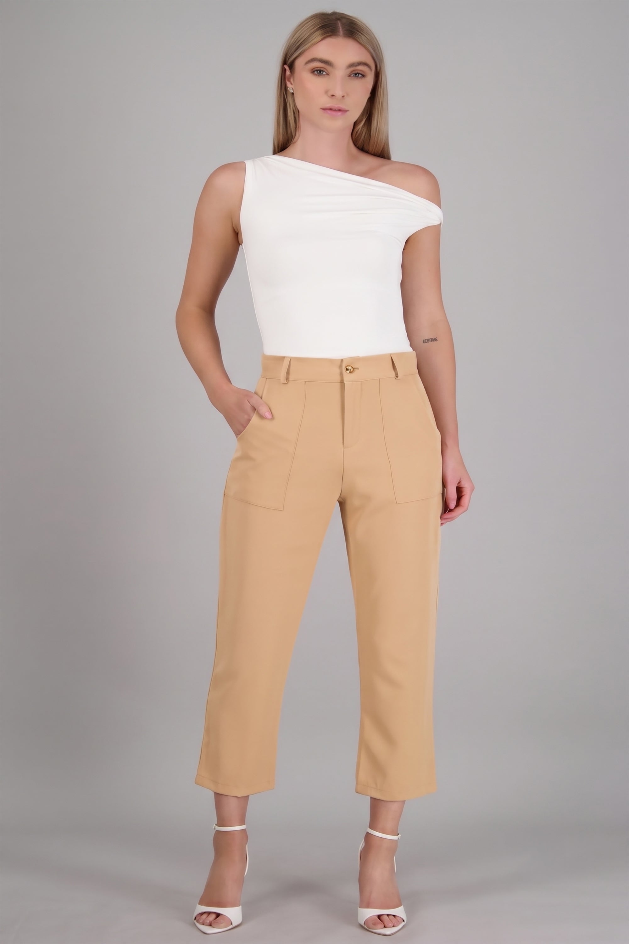 Pantalón Cintura Alta Capri Bolsas TAUPE
