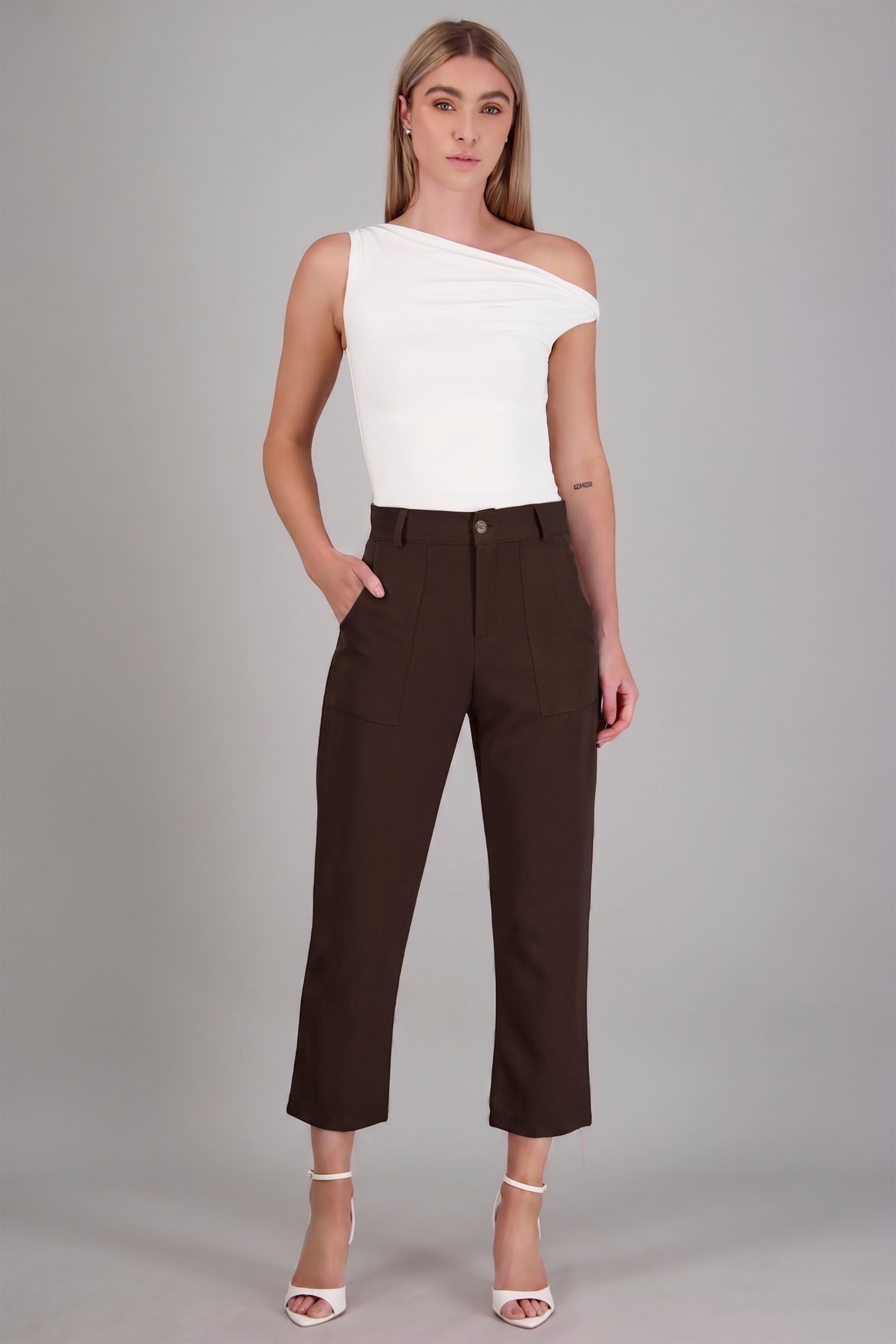 Pantalón Cintura Alta Capri Bolsas CAFE OBSCURO