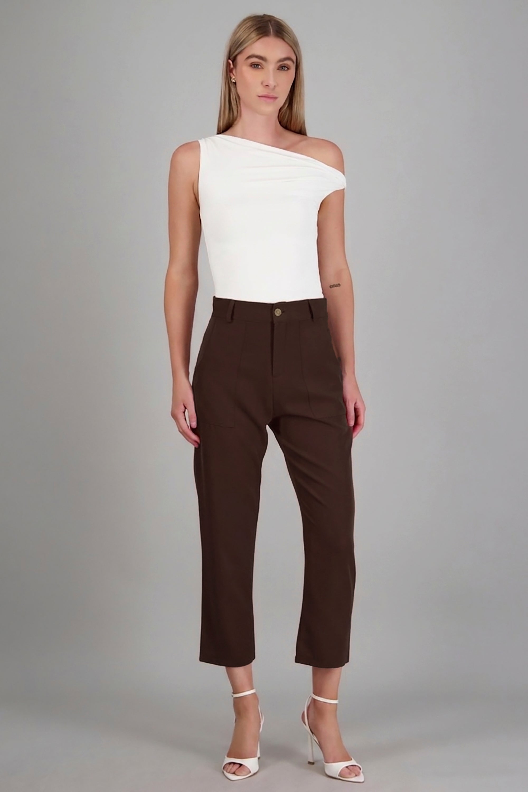 Pantalón Cintura Alta Capri Bolsas CAFE OBSCURO