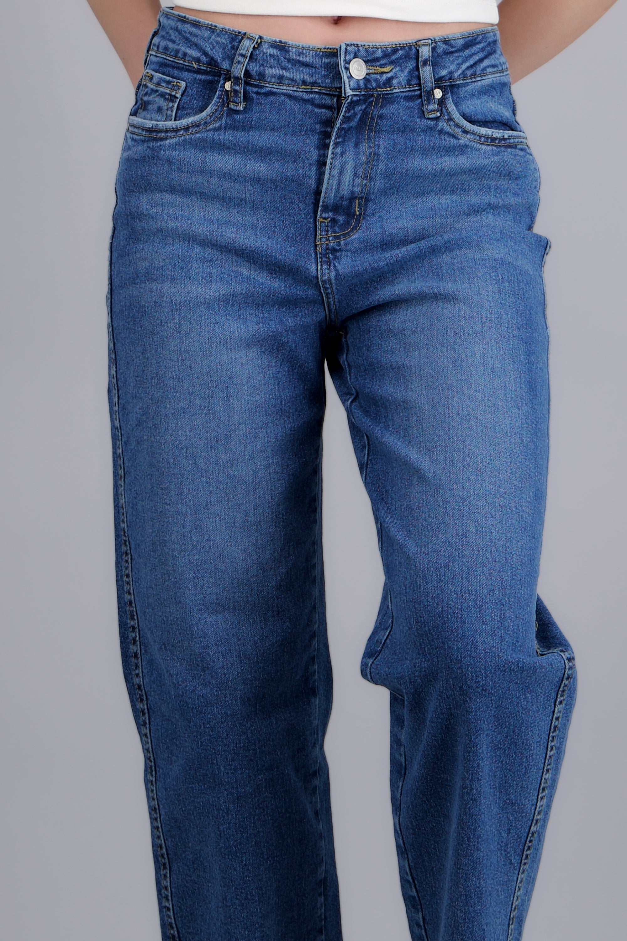 MEDIUM WASH