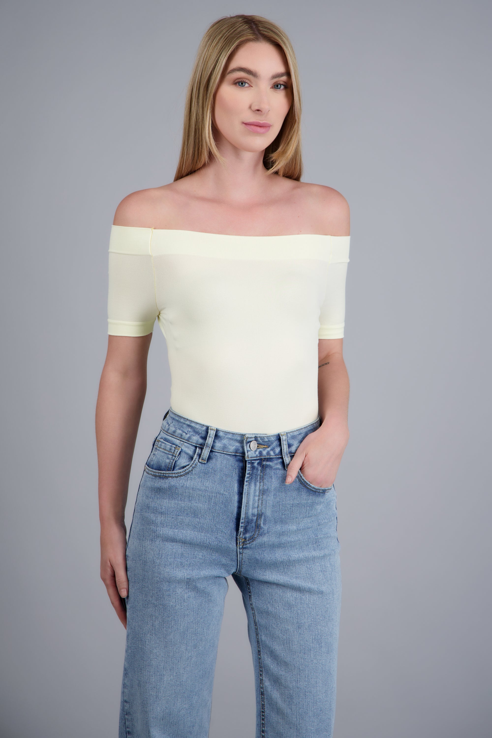 Bodysuit Liso Hombros Descubiertos AMARILLO PASTEL