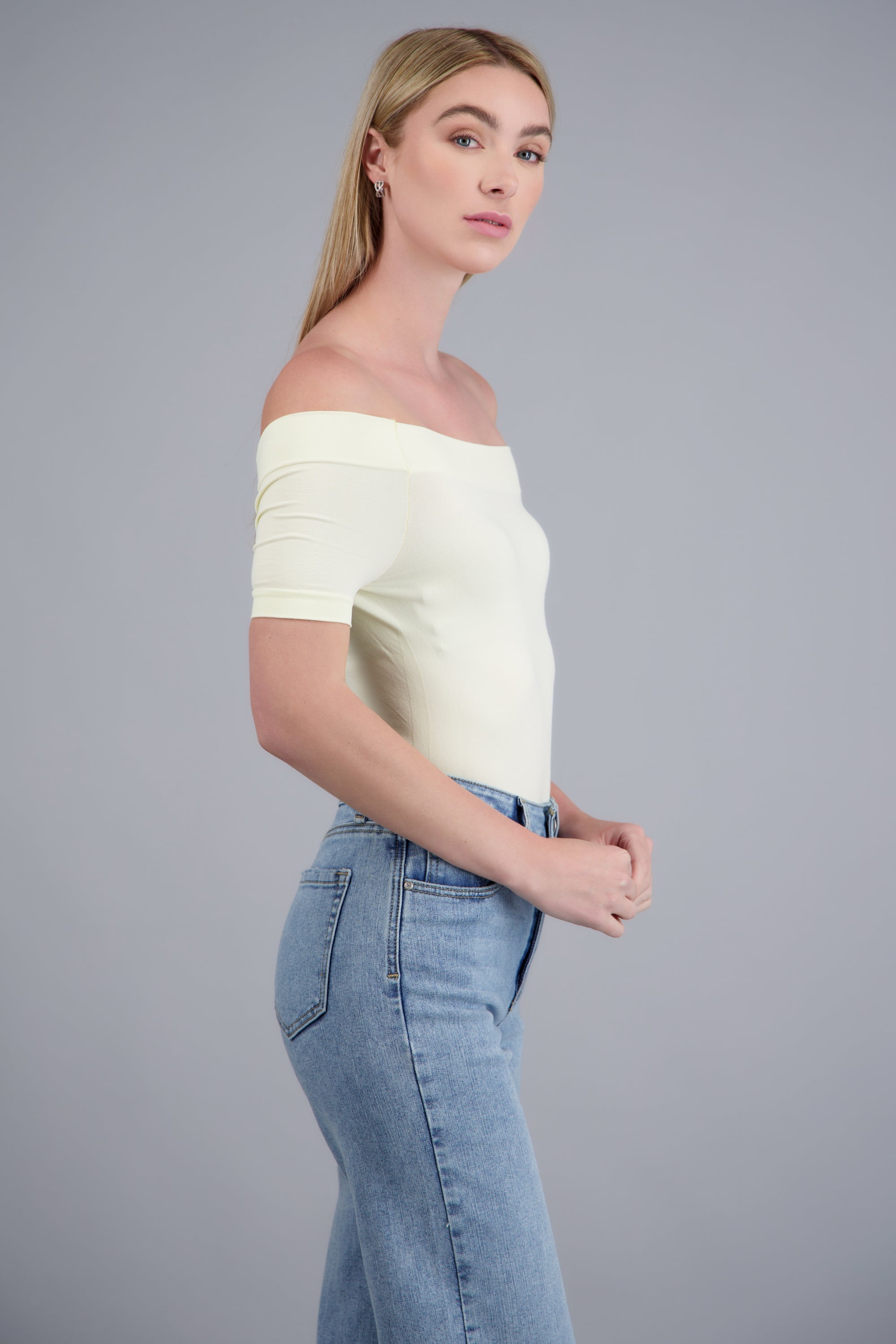Bodysuit Liso Hombros Descubiertos AMARILLO PASTEL