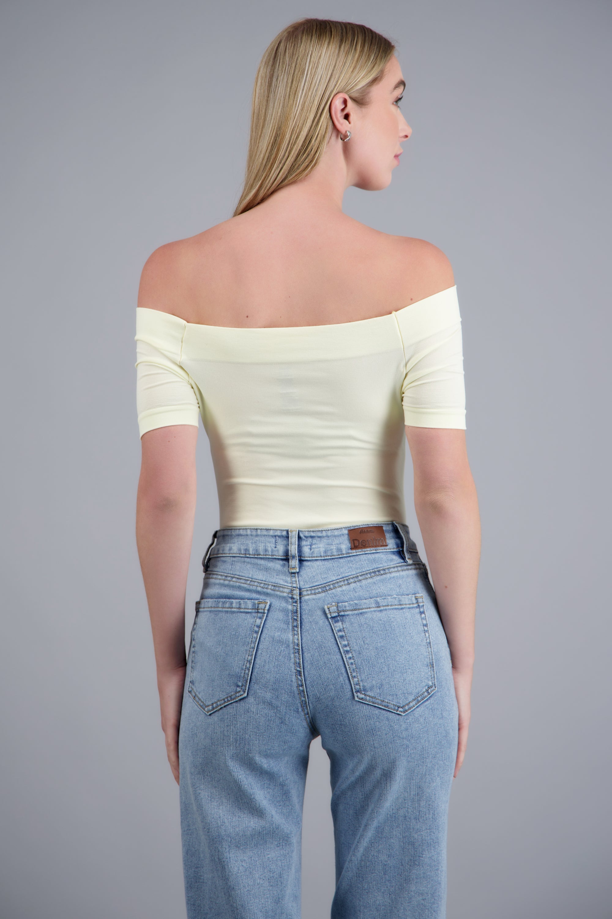 Bodysuit Liso Hombros Descubiertos AMARILLO PASTEL