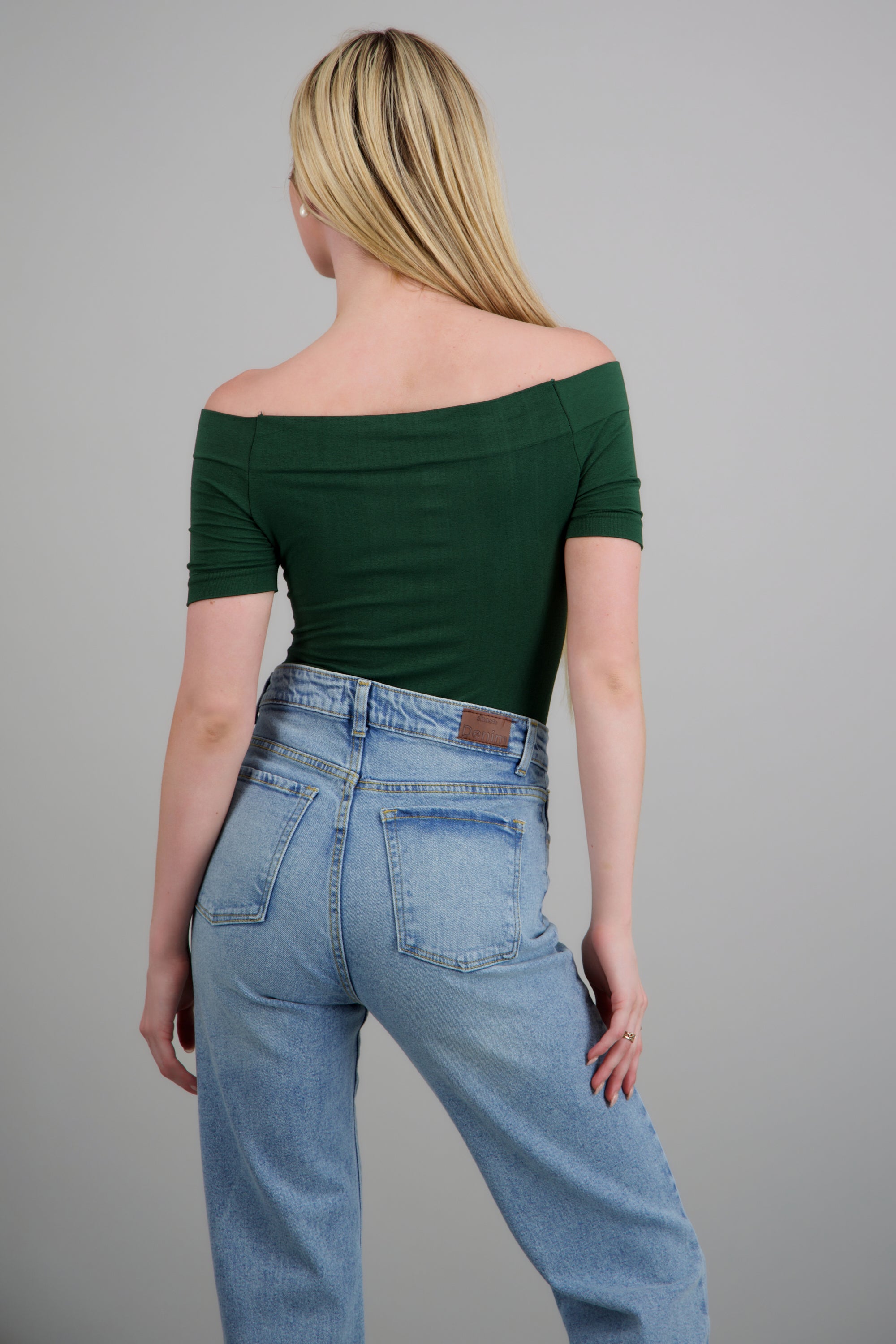 Bodysuit Liso Hombros Descubiertos VERDE CAZADOR