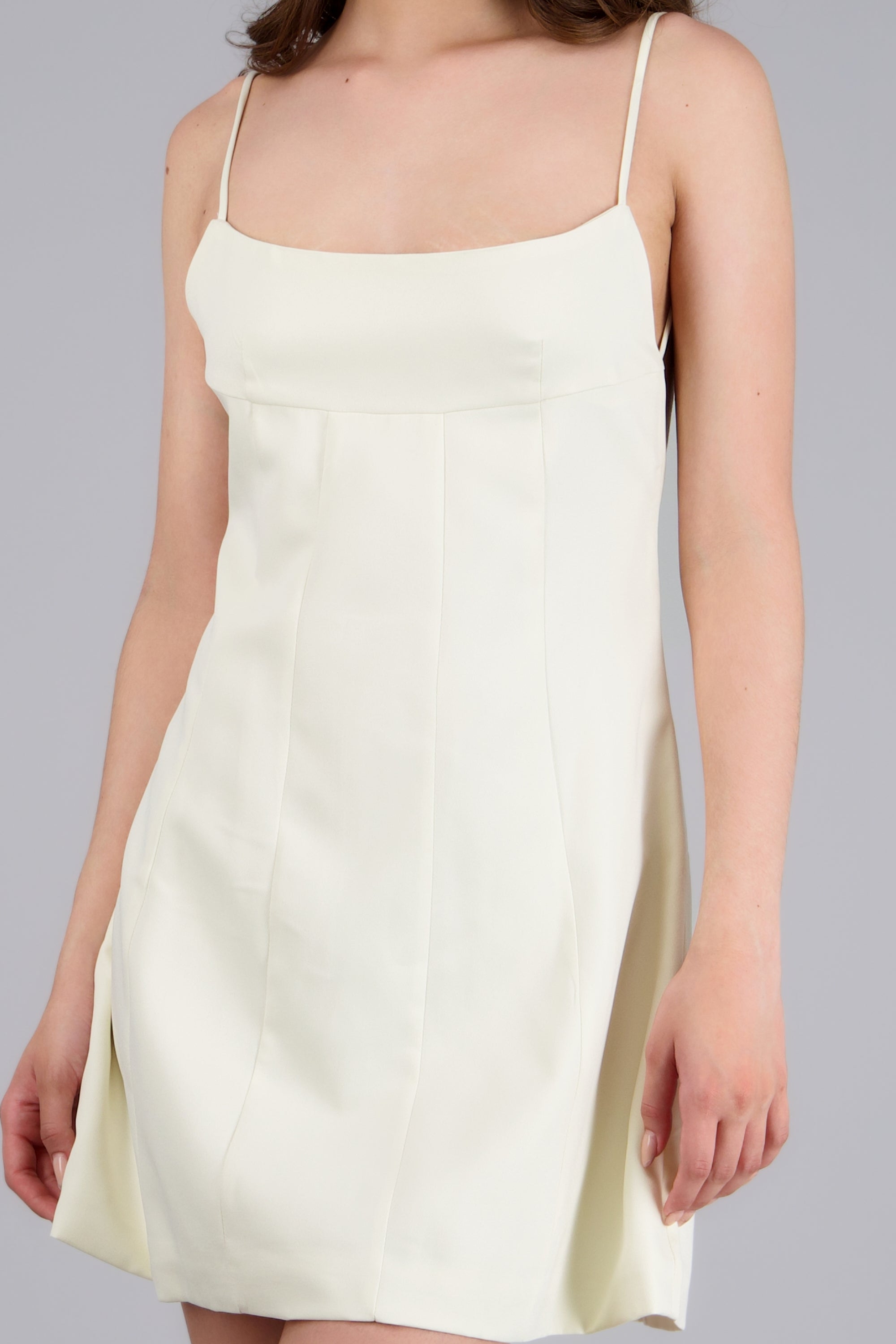 Vestido mini escote espalda CREMA