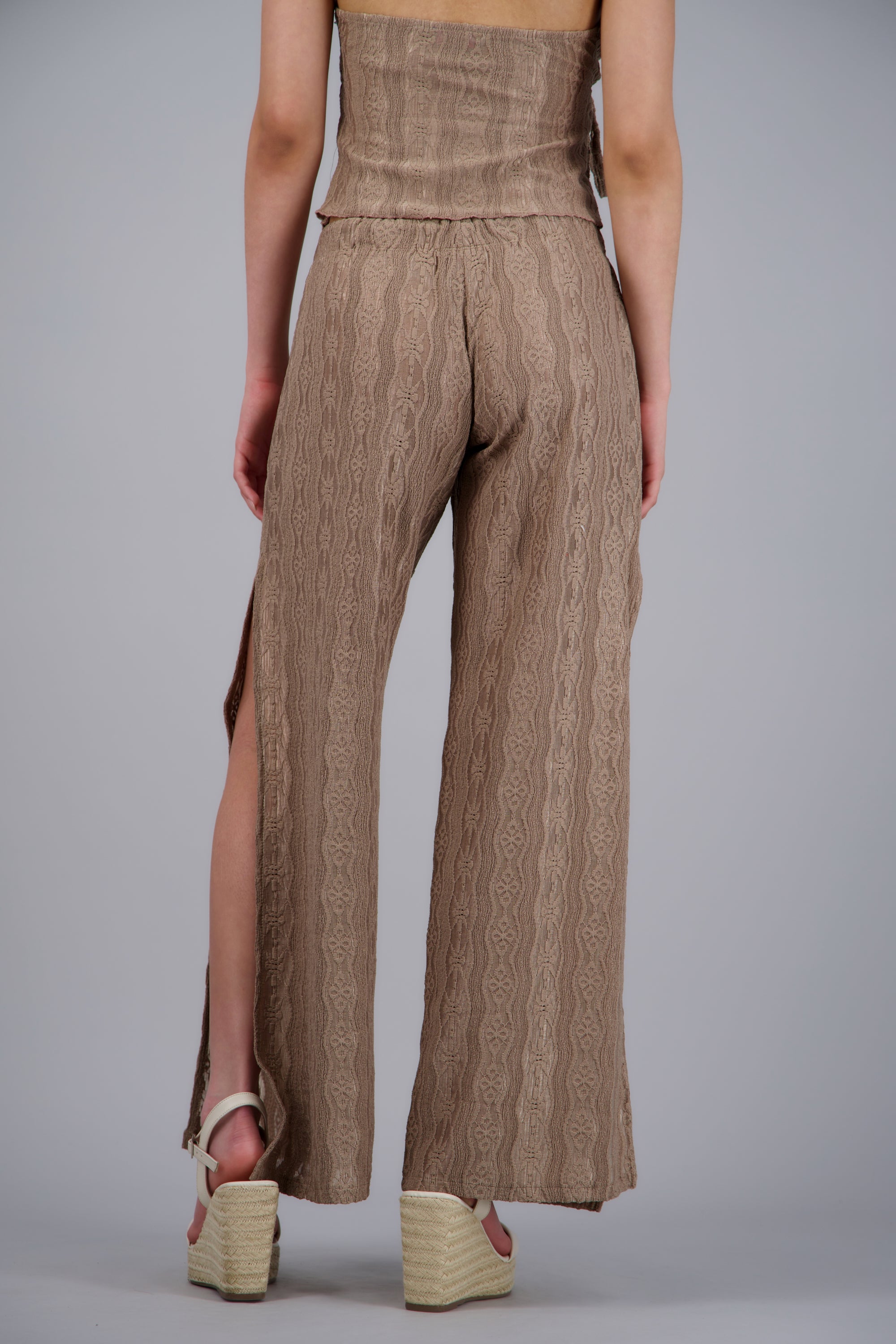 Pantalon textura cuenta jaretas GREIGE