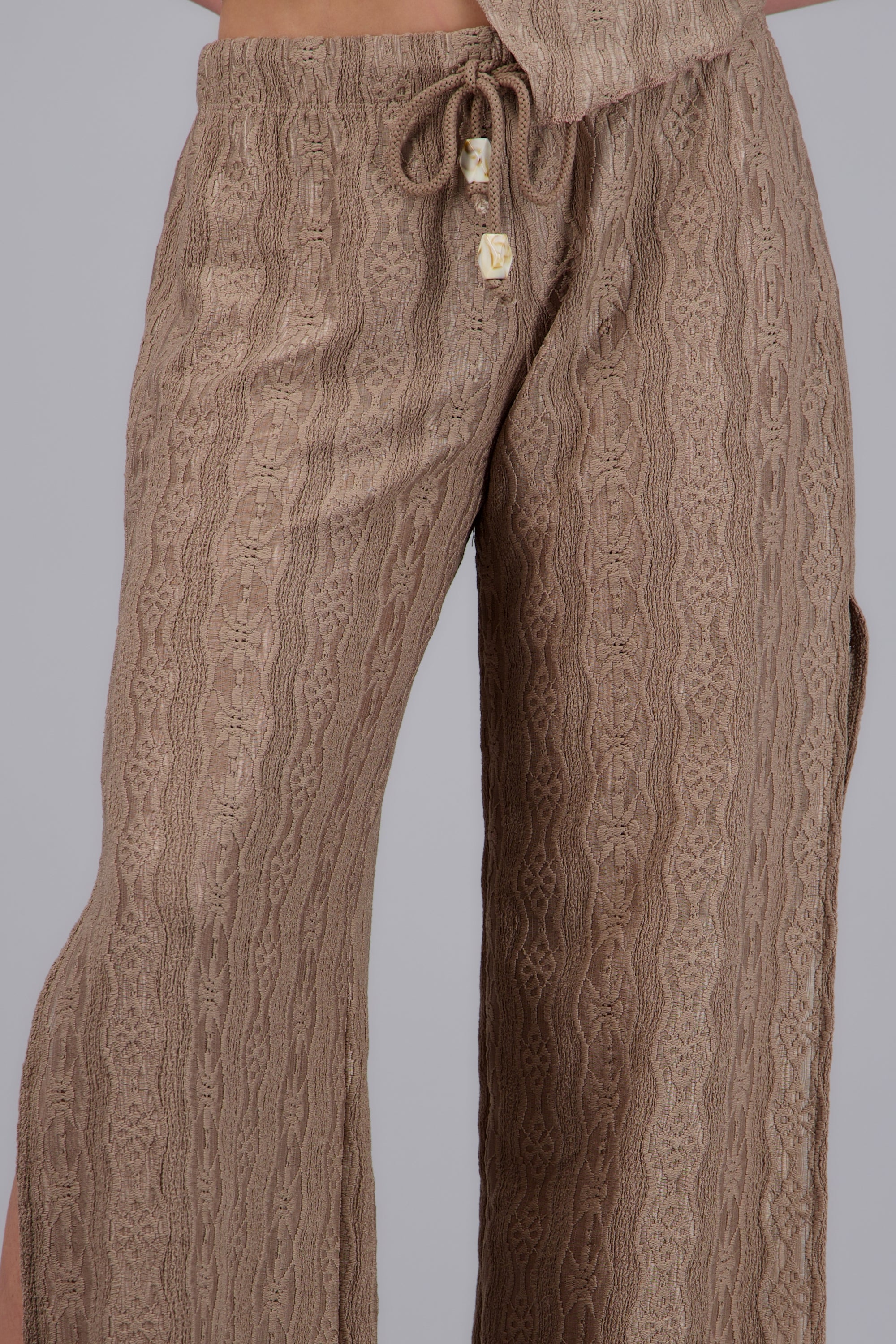 Pantalon textura cuenta jaretas GREIGE