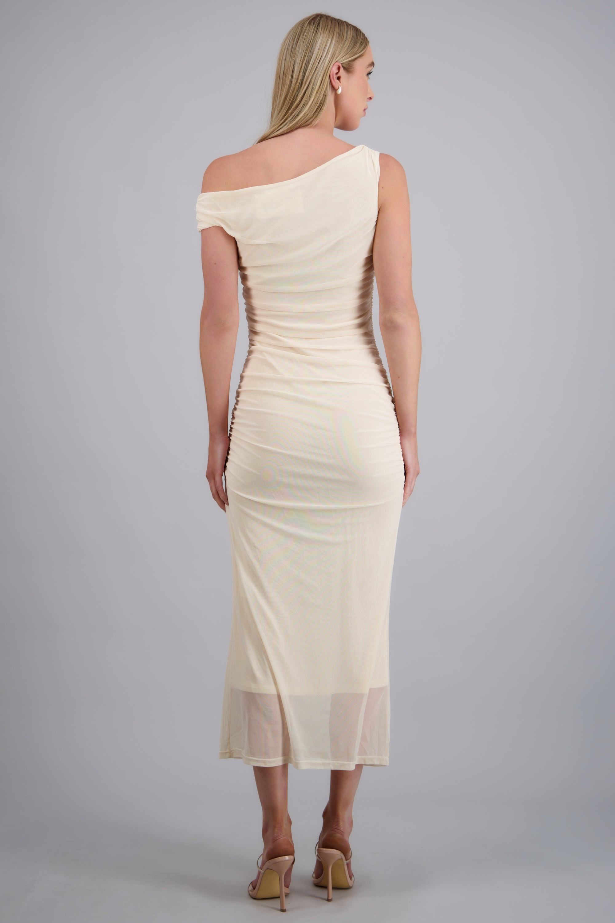 Vestido asimétrico drapeado CREMA