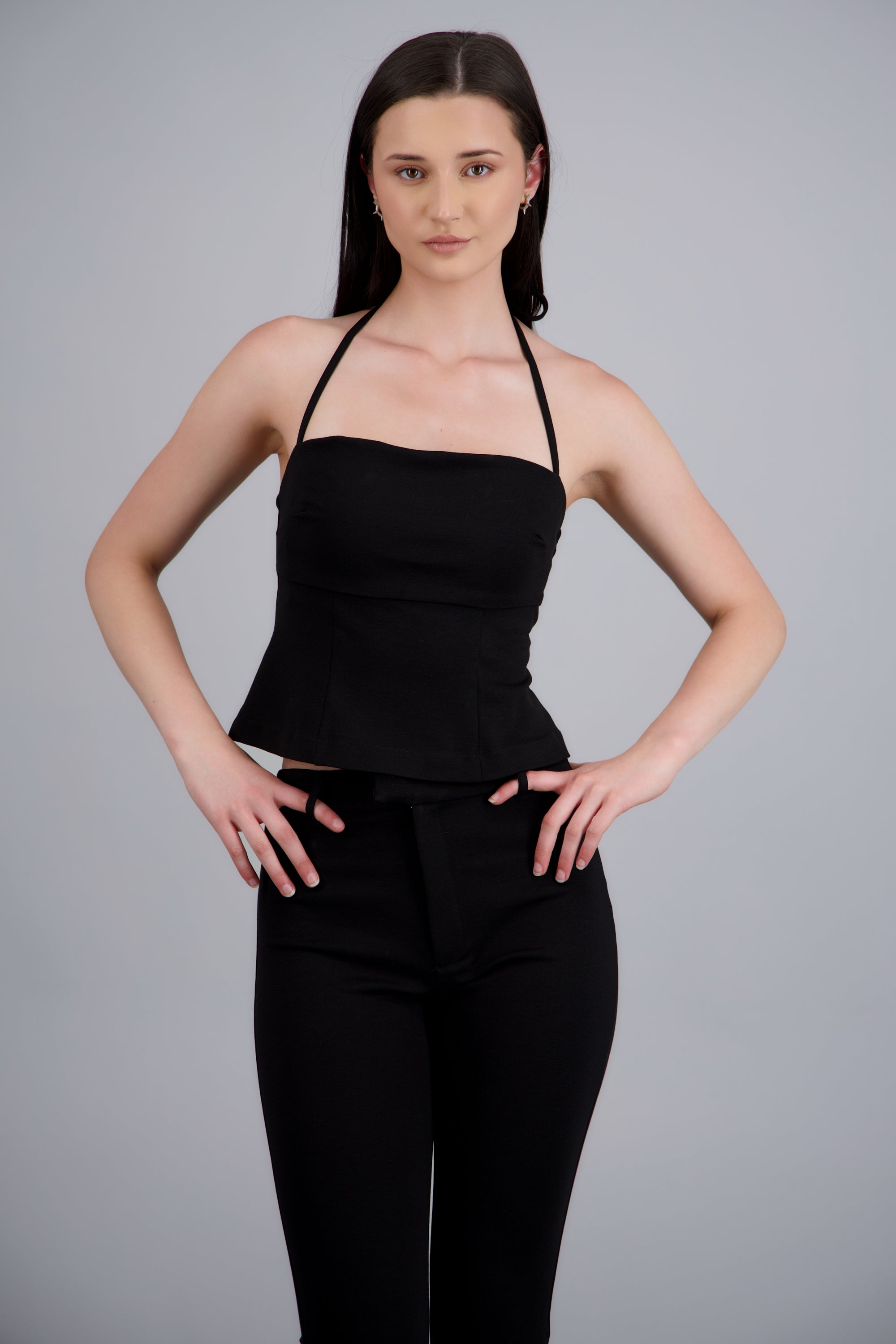 Top con cortes halter amarre NEGRO