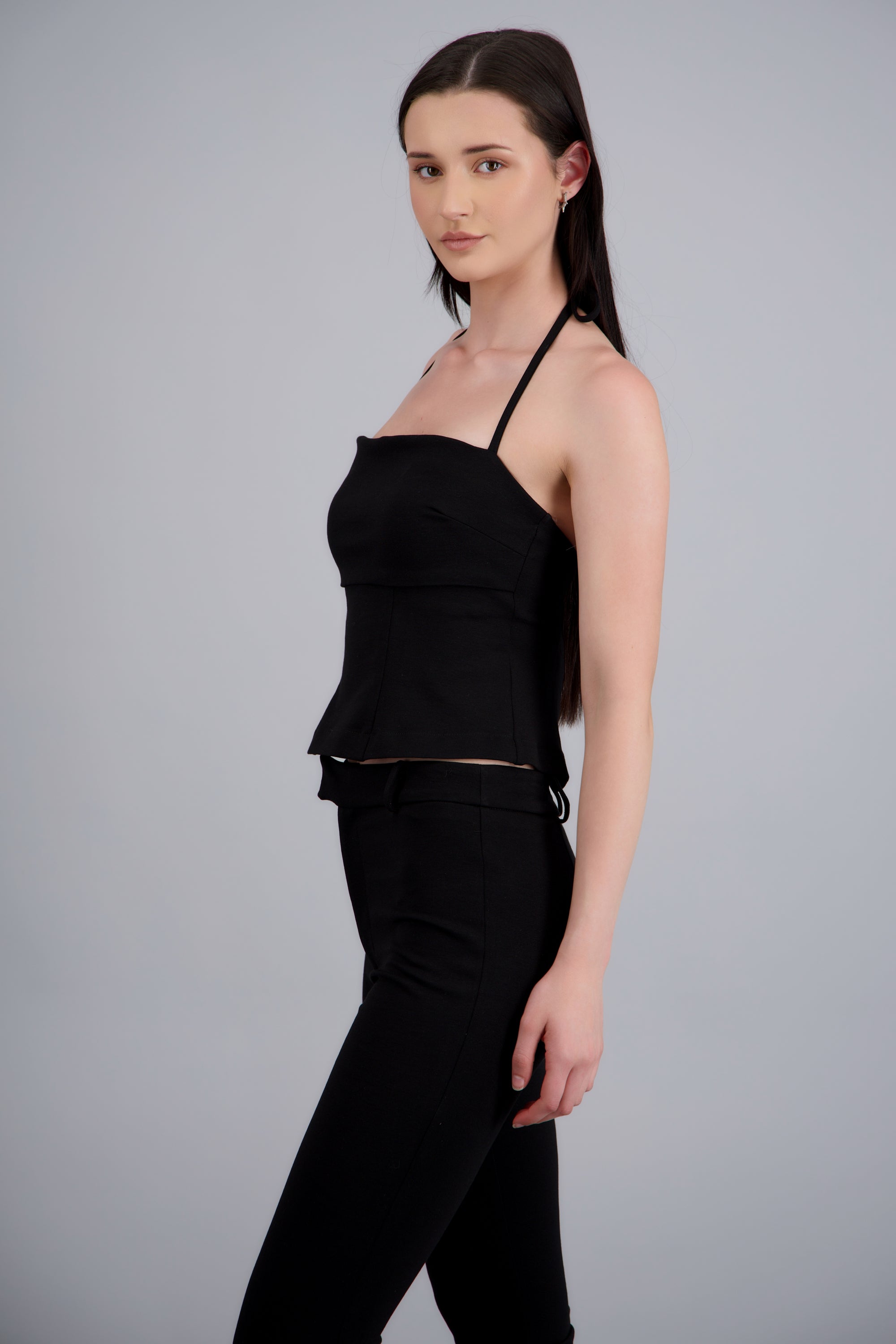 Top con cortes halter amarre NEGRO