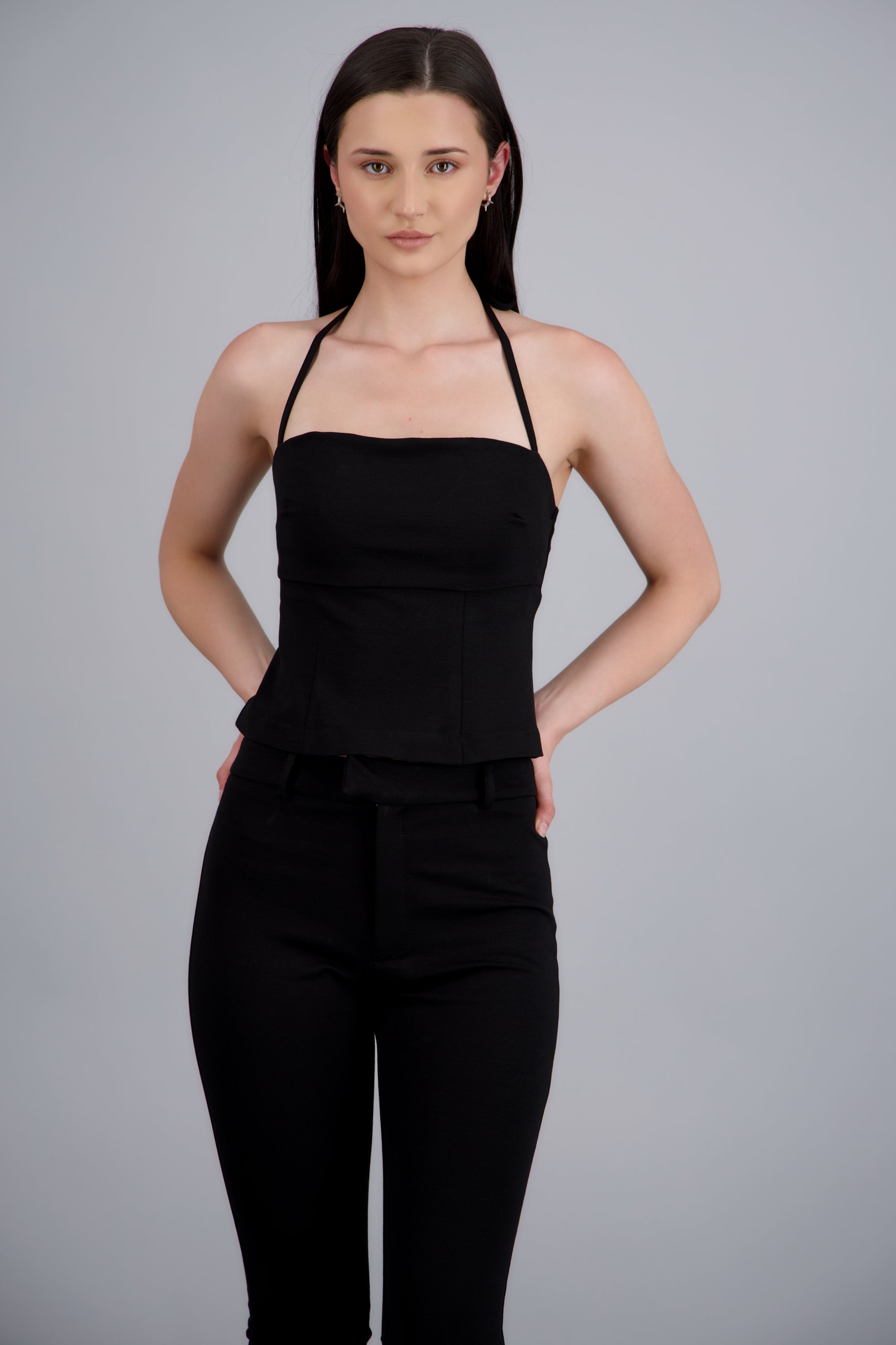 Top con cortes halter amarre NEGRO
