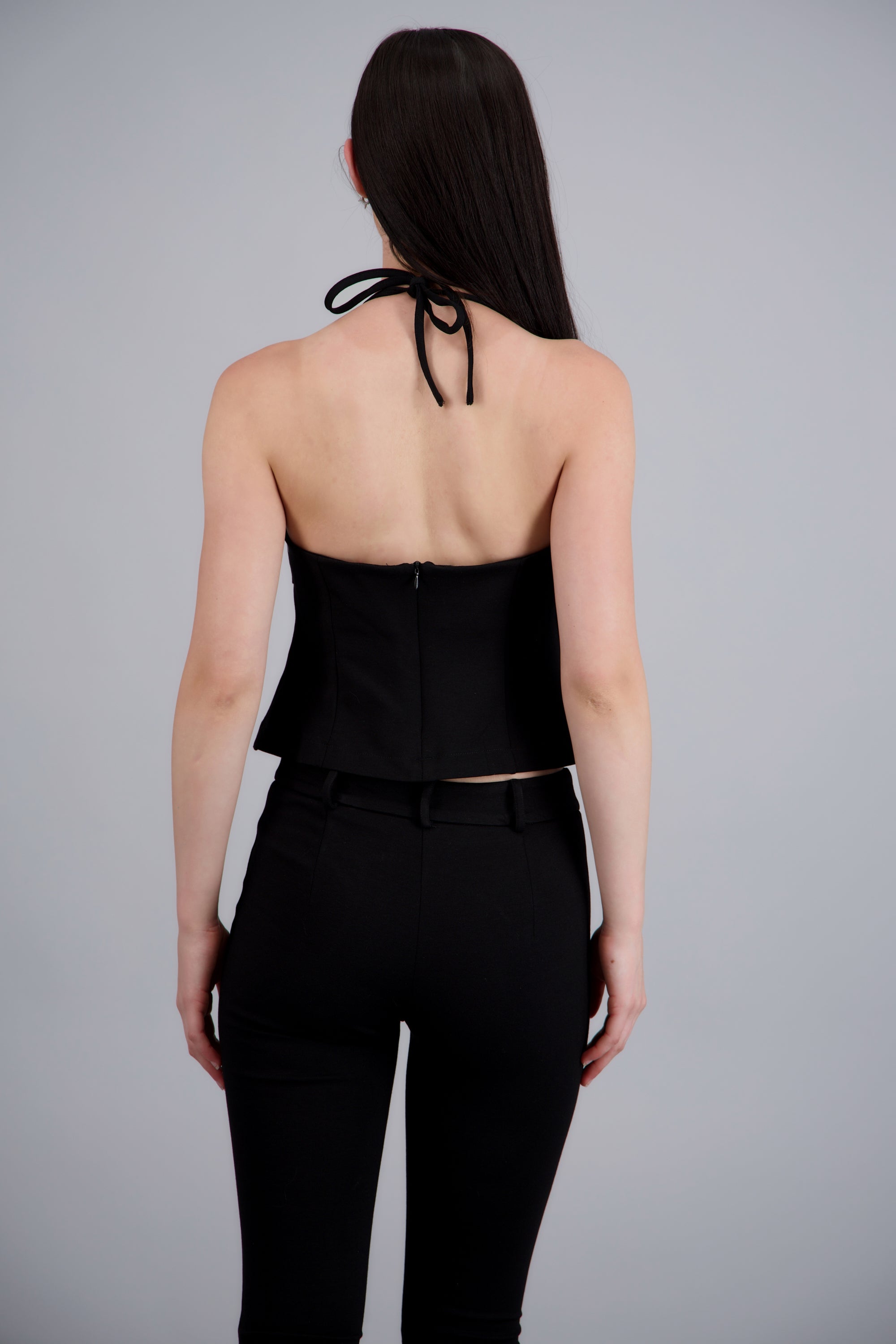 Top con cortes halter amarre NEGRO