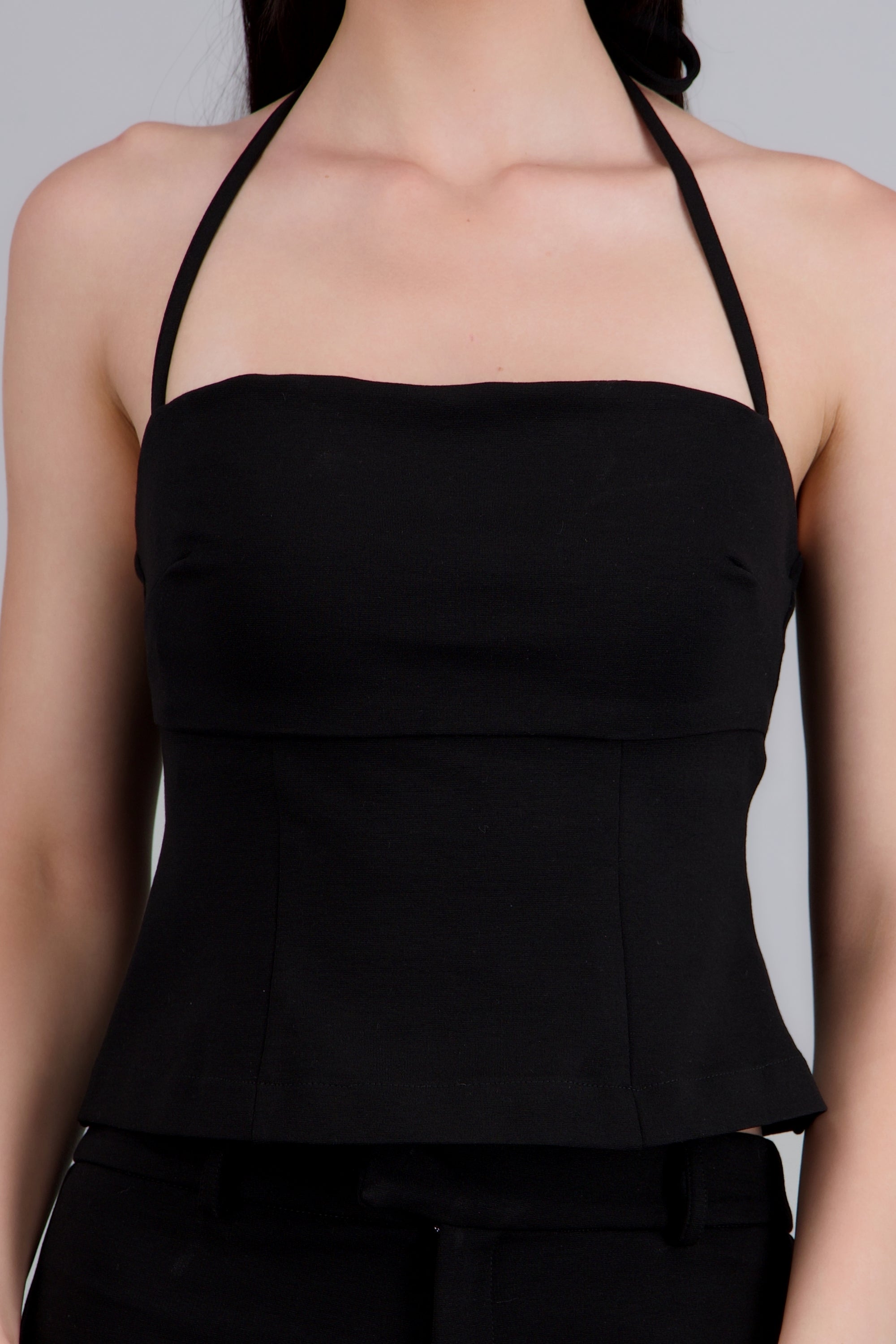 Top con cortes halter amarre NEGRO