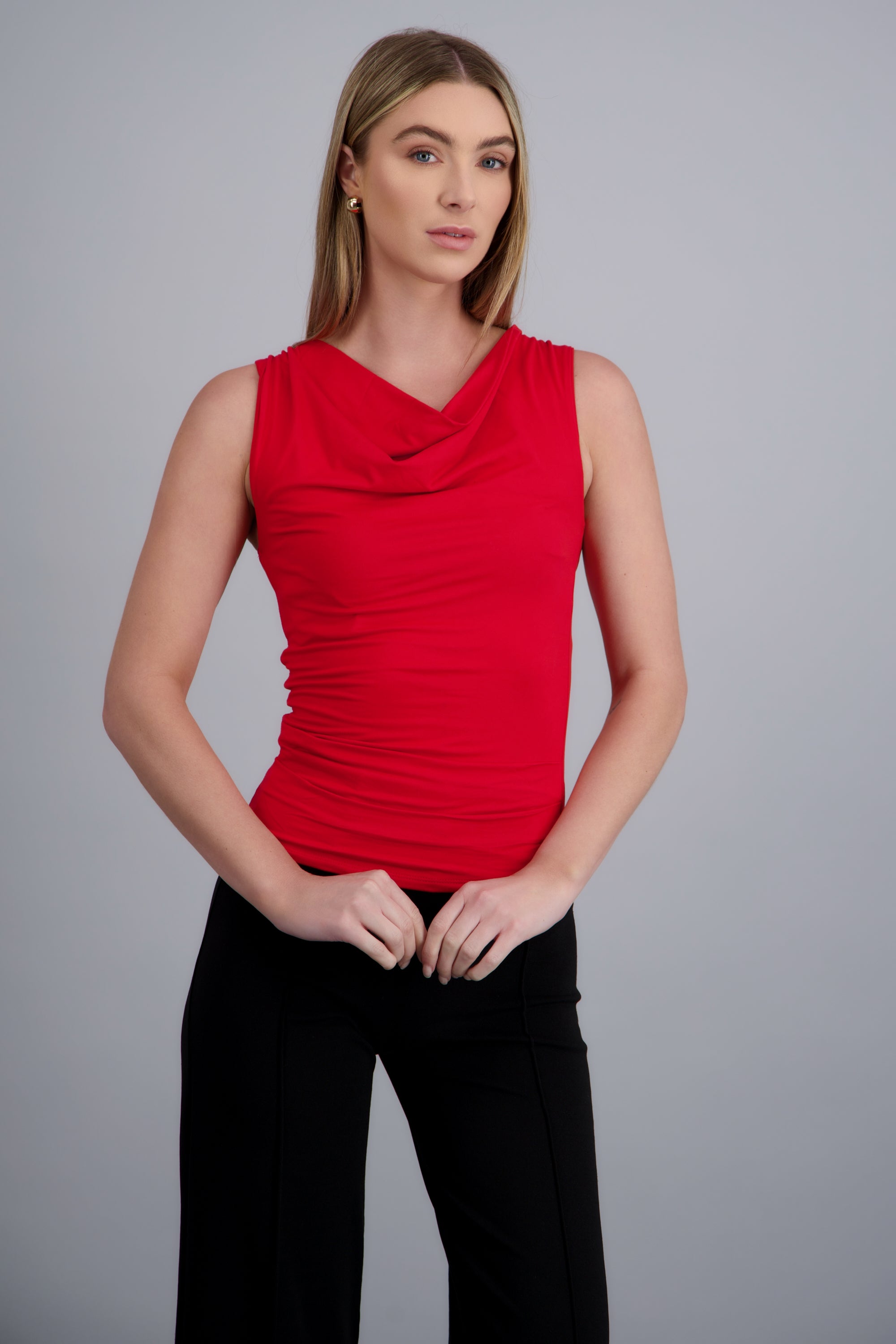 Top sin manga cuello cascada ROJO