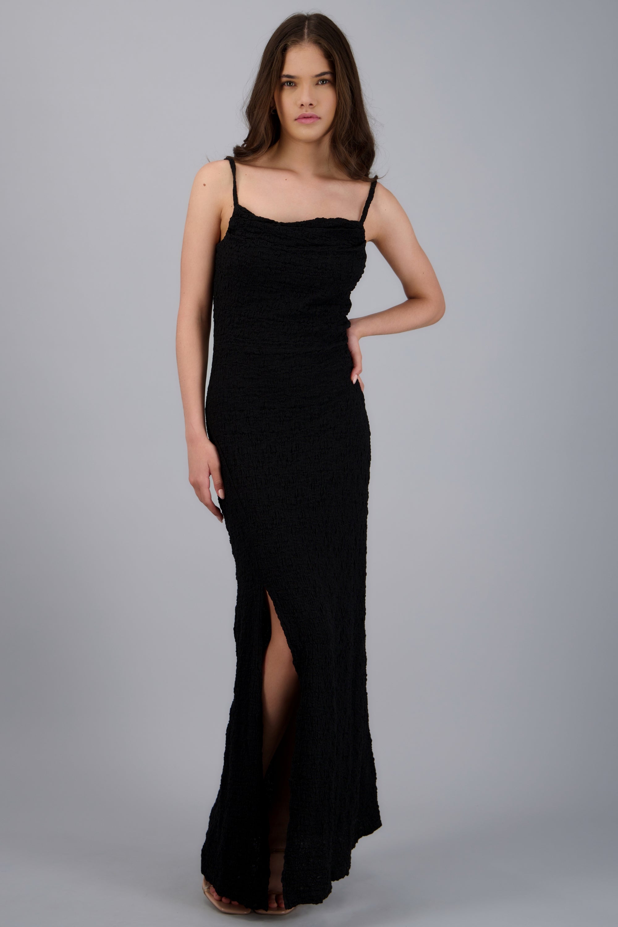 Vestido maxi textura detalle espalda NEGRO