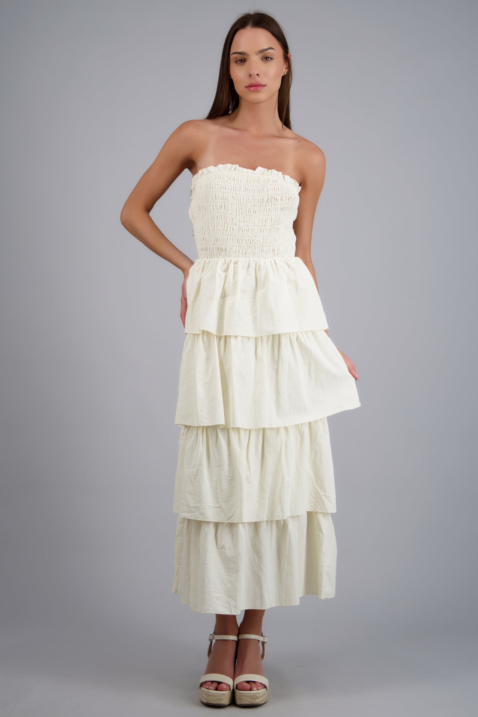 Vestido maxi bandeau con capas olanes CREMA
