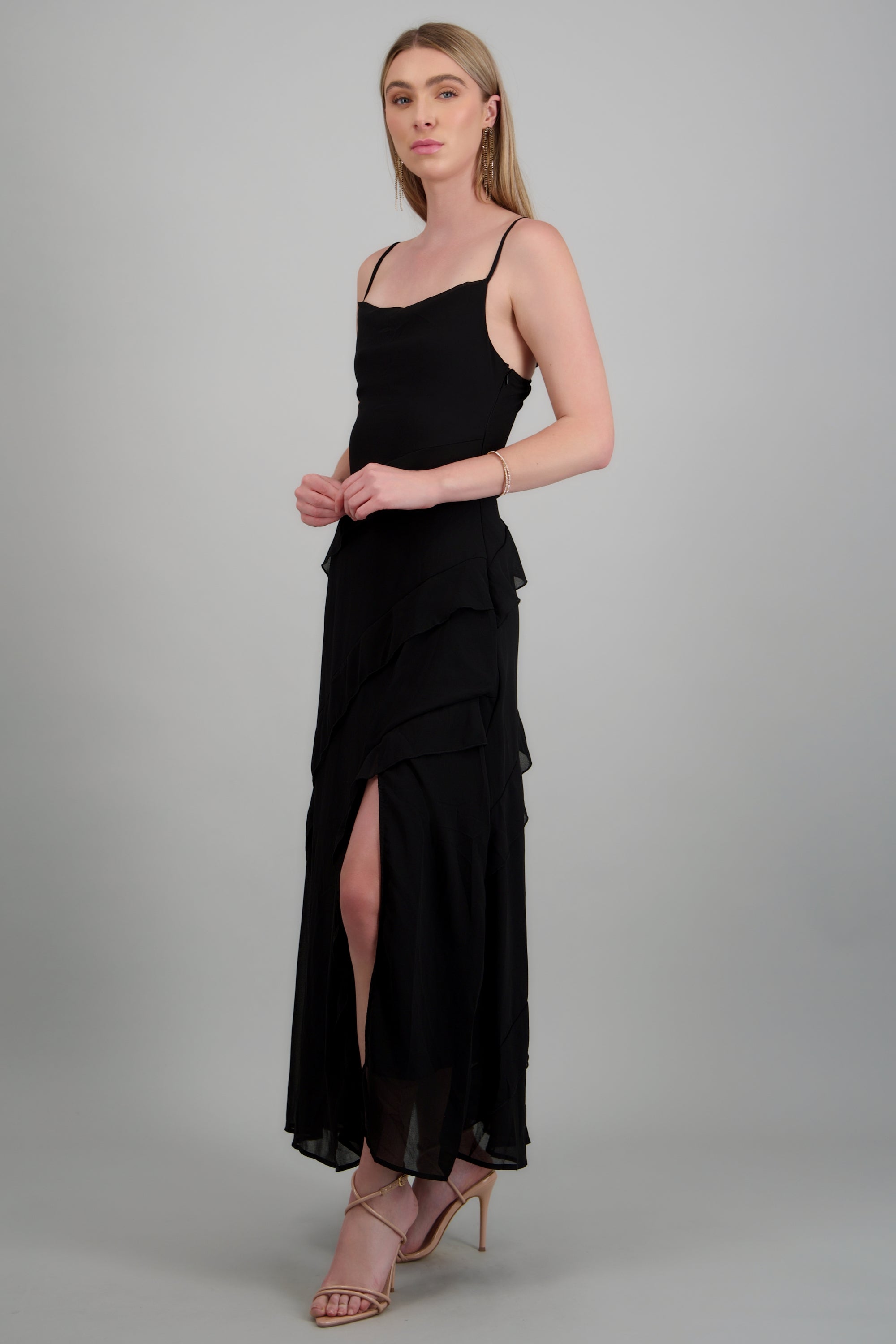 Vestido maxi detalle olanes NEGRO