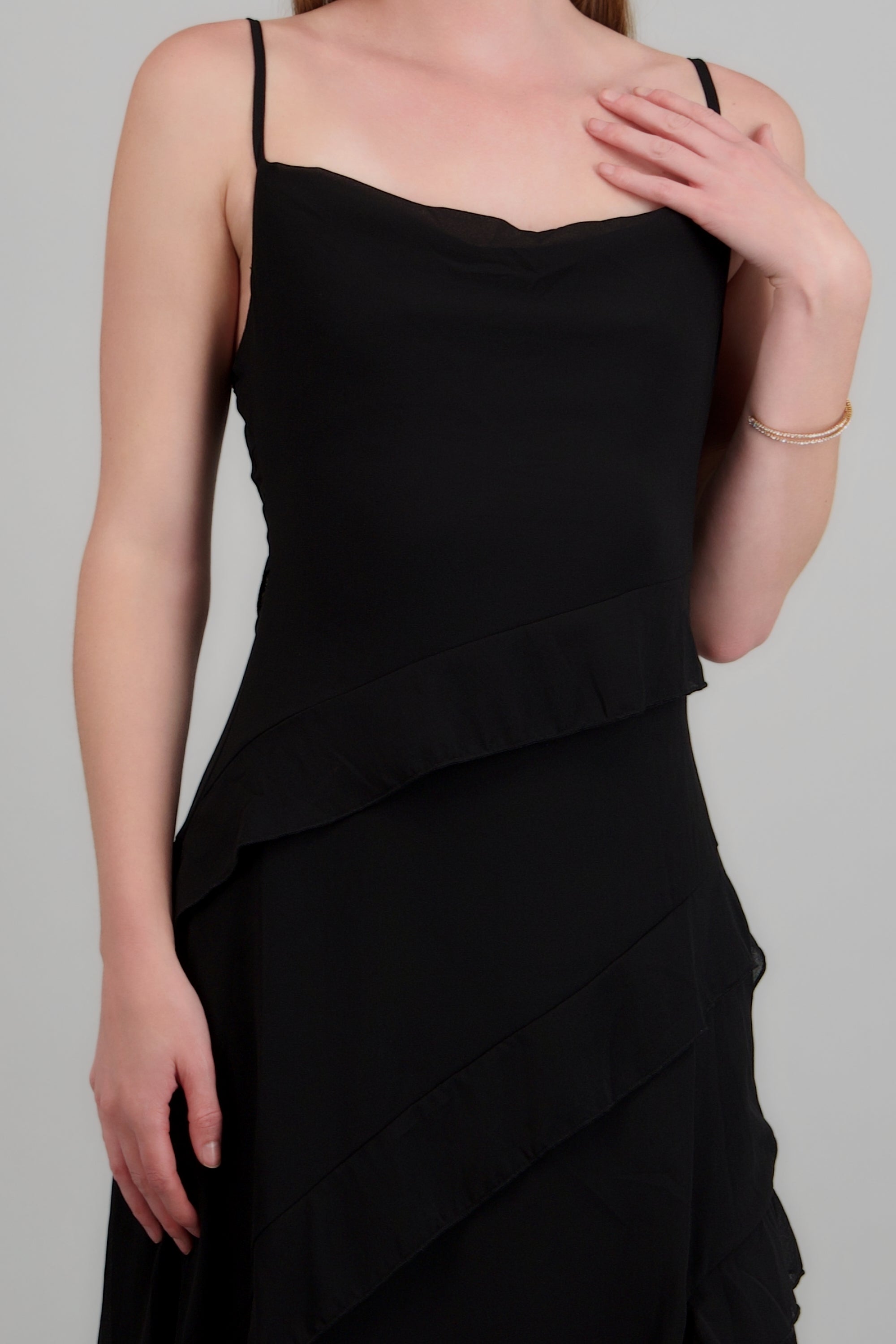 Vestido maxi detalle olanes NEGRO