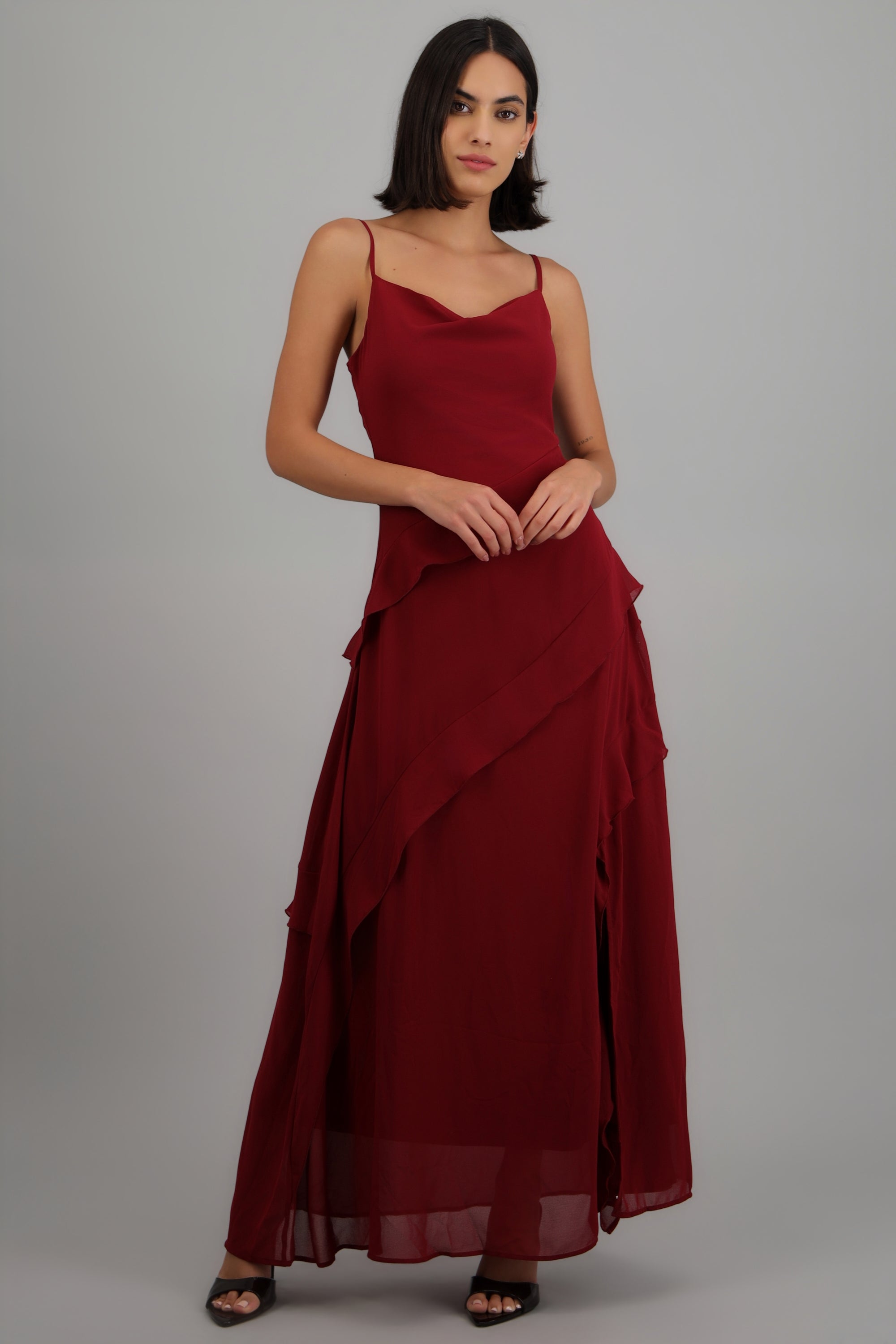 Vestido maxi detalle olanes VINO